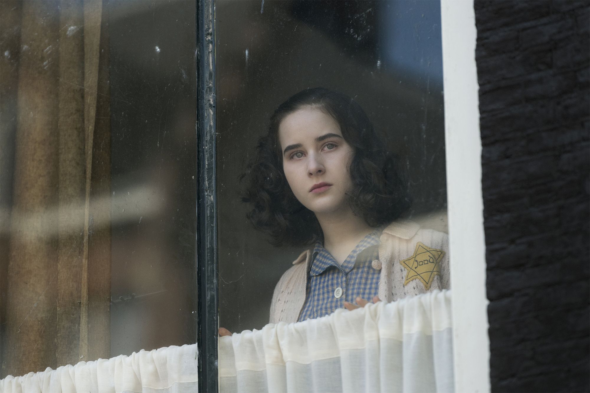 Anne Frank, Fenster, Verfilmung, Mädchen, Nachdenklich, Full HD, Desktop-Hintergrund für Windows