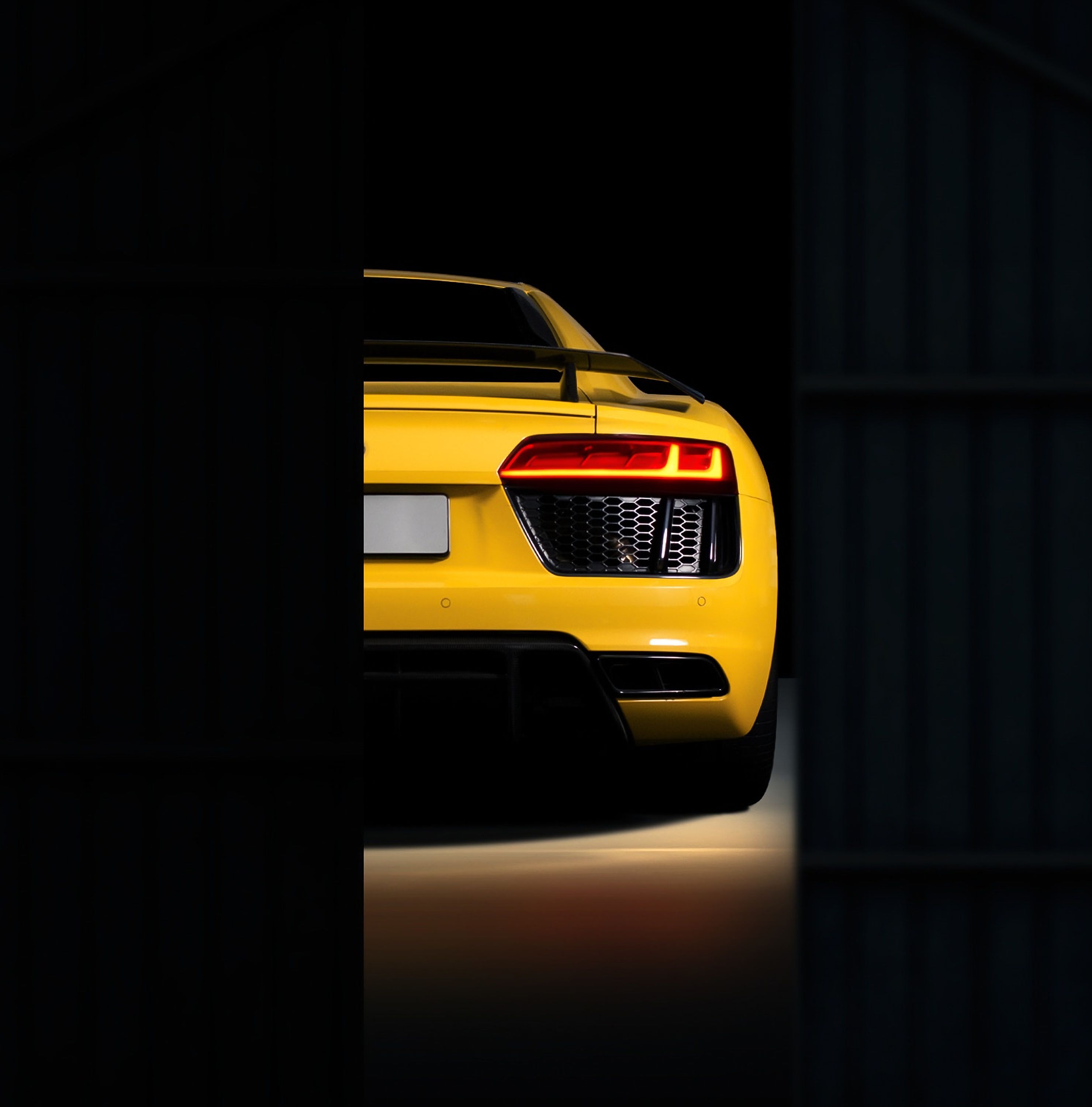 Audi R8, Gelb, Heckansicht, Dunkel, Supersportwagen, 2K, Hintergrundbild fürs Tablet