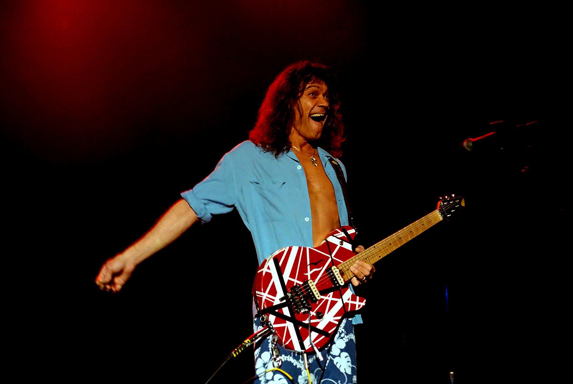 Eddie Van Halen, Blaues Hemd, Frankenstrat, Rotes Licht, Bühne, Full HD, PC-Hintergrundbild