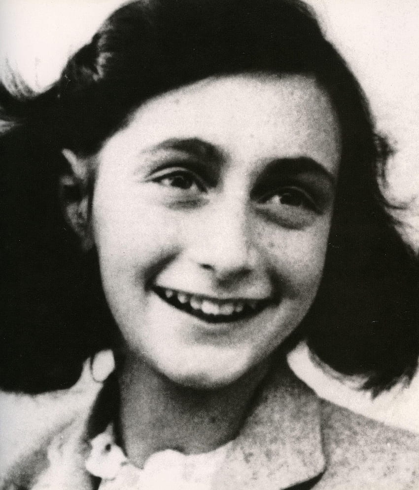 Anne Frank, Lächeln, Nahaufnahme, Schwarz-Weiß, HD, Hintergrundbild fürs Tablet