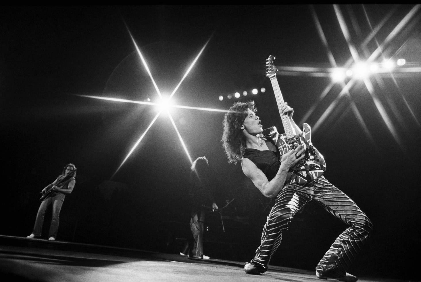 Eddie Van Halen, Scheinwerfer, Schwarz-Weiß, Bühne, Konzert, HD-Hintergrundbild für PC