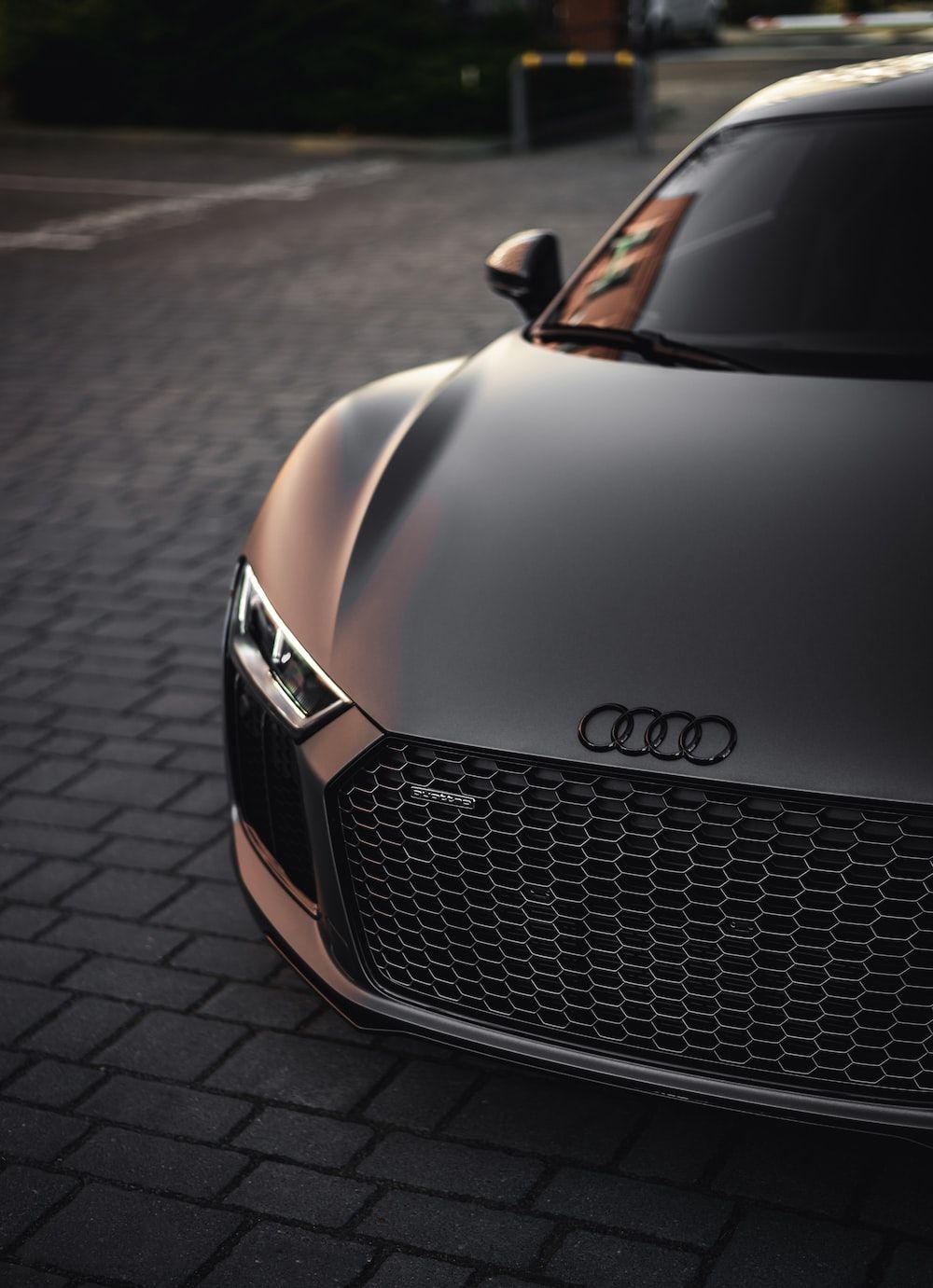 Audi R8, Grau, Kopfsteinpflaster, Kühlergrill, Supersportwagen, Hintergrundbild fürs iPad