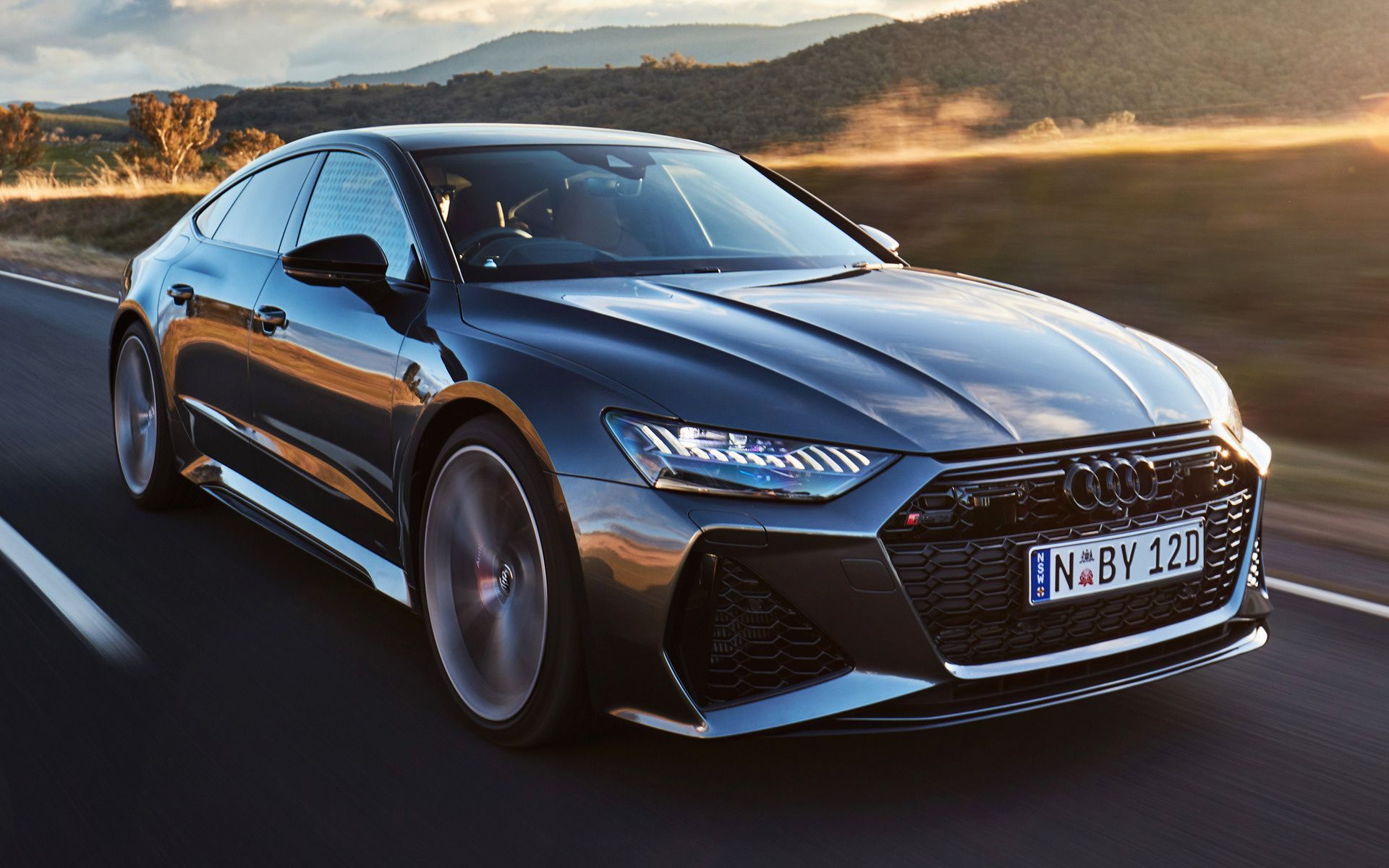Audi RS7 Sportback, Grau, Fahraufnahme, Sonnenuntergang, Landstraße, Full HD, MacBook-Hintergrundbild