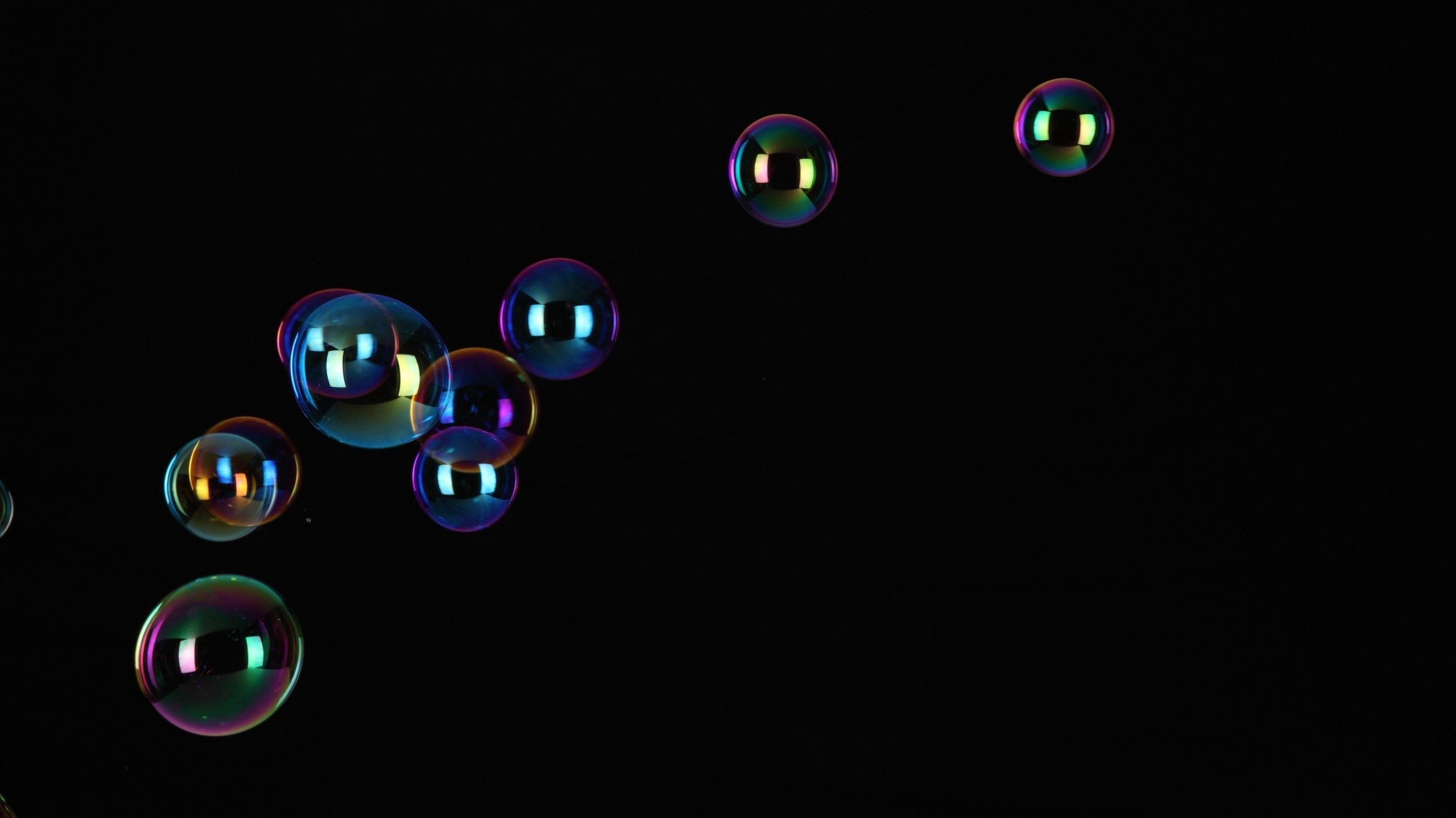Seifenblasen, Schwarzer Hintergrund, Schillernd, Minimalistisch, Regenbogenfarben, 2K Wallpaper