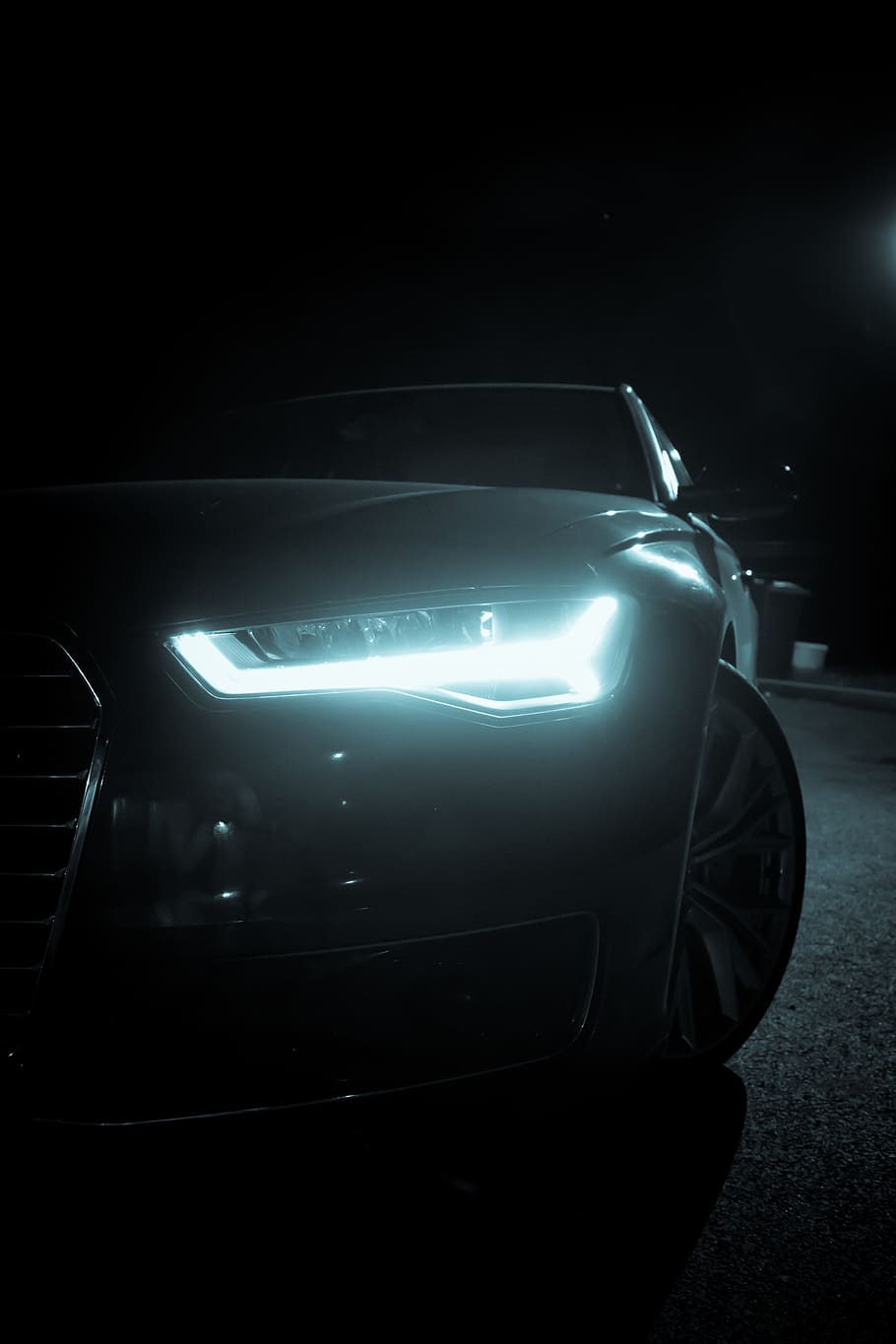 Scheinwerfer, Tagfahrlicht, Dunkel, Detailaufnahme, Minimalismus, HD, Handy-Hintergrund