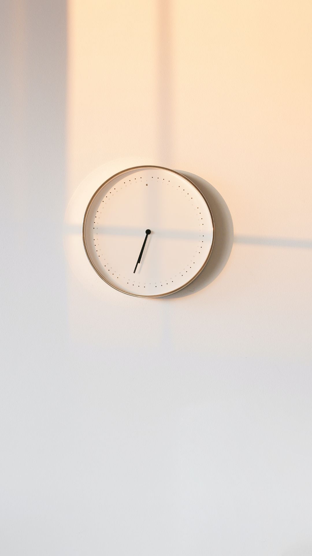 Wanduhr, Sonnenlicht, Minimalistisch, Warmes Licht, Full HD, Hintergrundbild fürs Handy