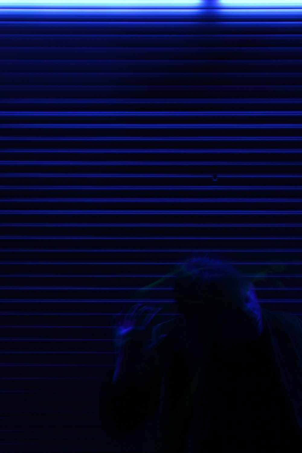 Jalousie, Silhouette, Dunkelblau, Nacht, Moody, Hochformat, HD, iPhone-Hintergrundbild