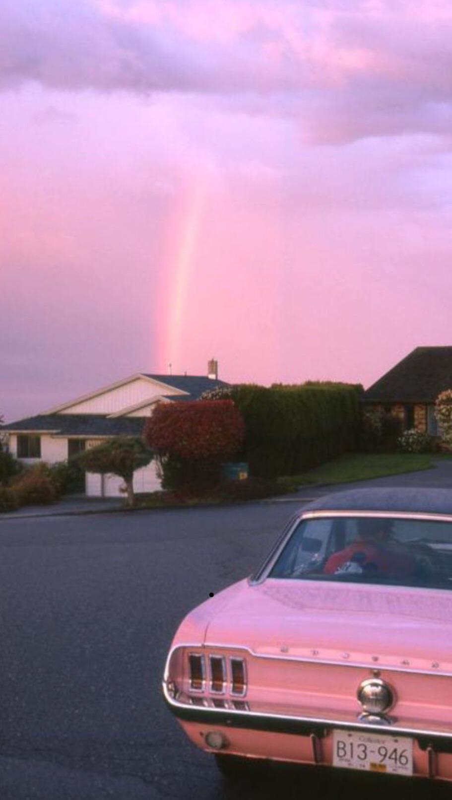 Regenbogen, Oldtimer, Rosa Auto, Rosa Himmel, Straße, HD, Sperrbildschirm fürs iPhone