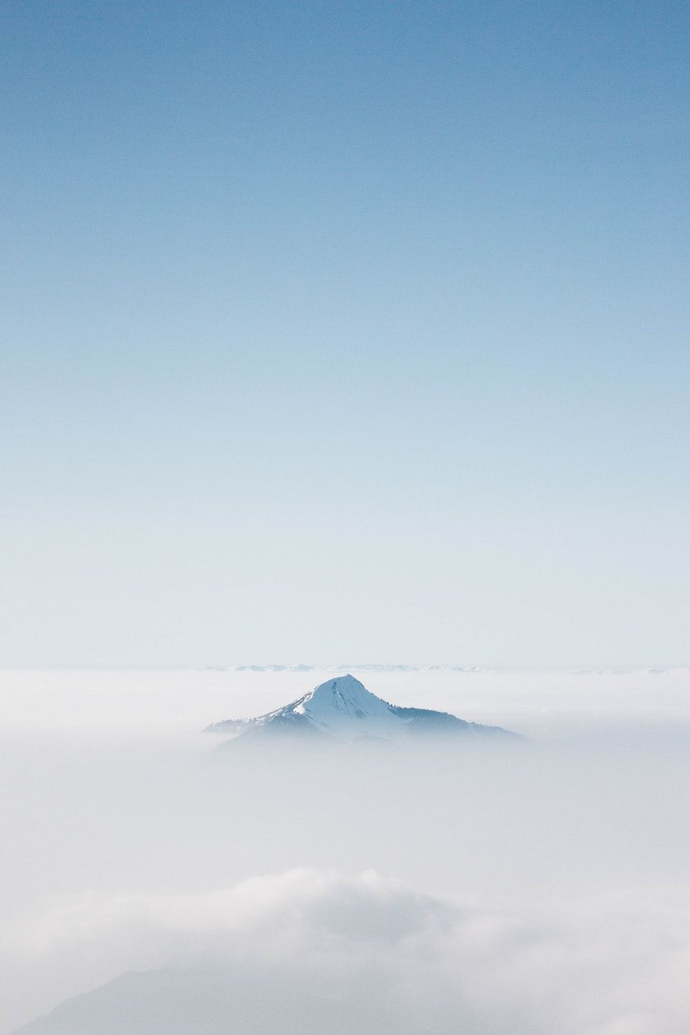 Berggipfel, Wolkenmeer, Blauer Verlauf, Minimalistisch, Hochformat, HD, Handy-Hintergrundbild