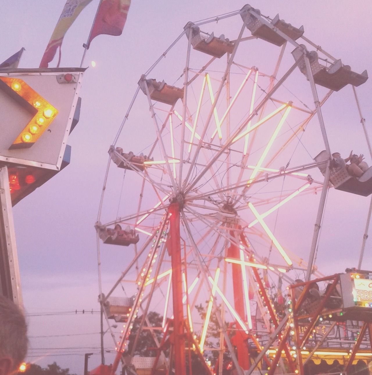 Riesenrad, Kirmes, Rosa Himmel, Pastell, Fahrgeschäft, Hintergrundbild für iPad und Tablet