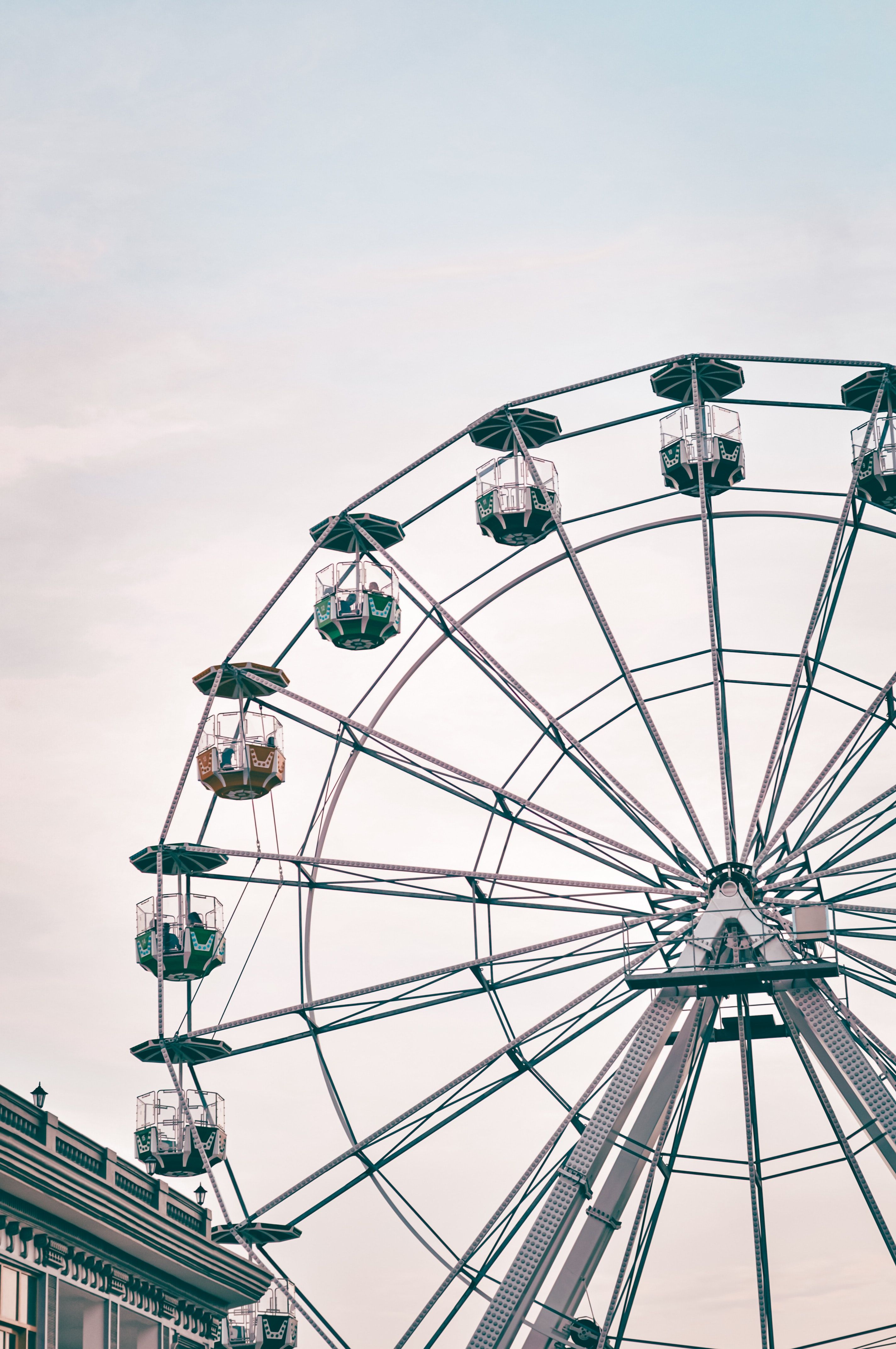 Riesenrad, Pastellhimmel, Minimalistisch, Weiß, QHD+, Sperrbildschirm fürs iPhone