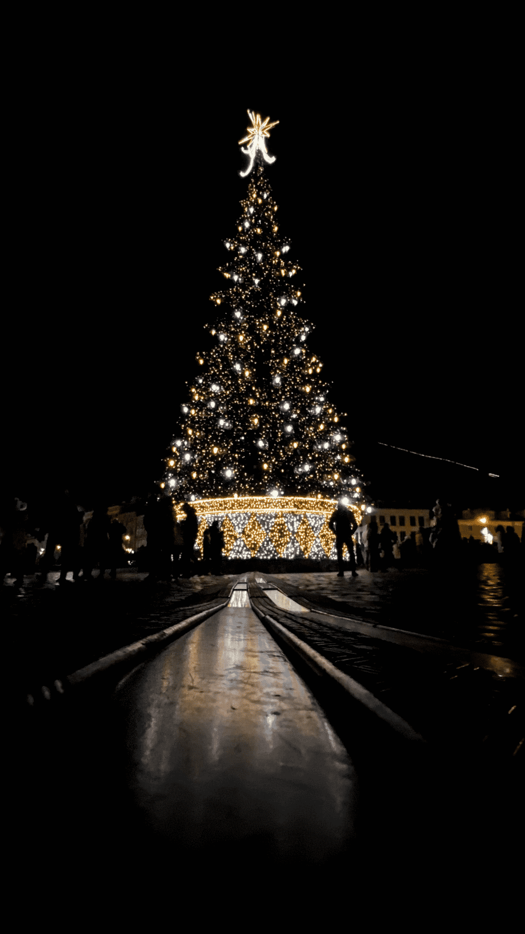 Weihnachtsbaum, Nacht, Lichter, Spiegelung, Platz, Full HD, Hintergrundbild fürs Handy