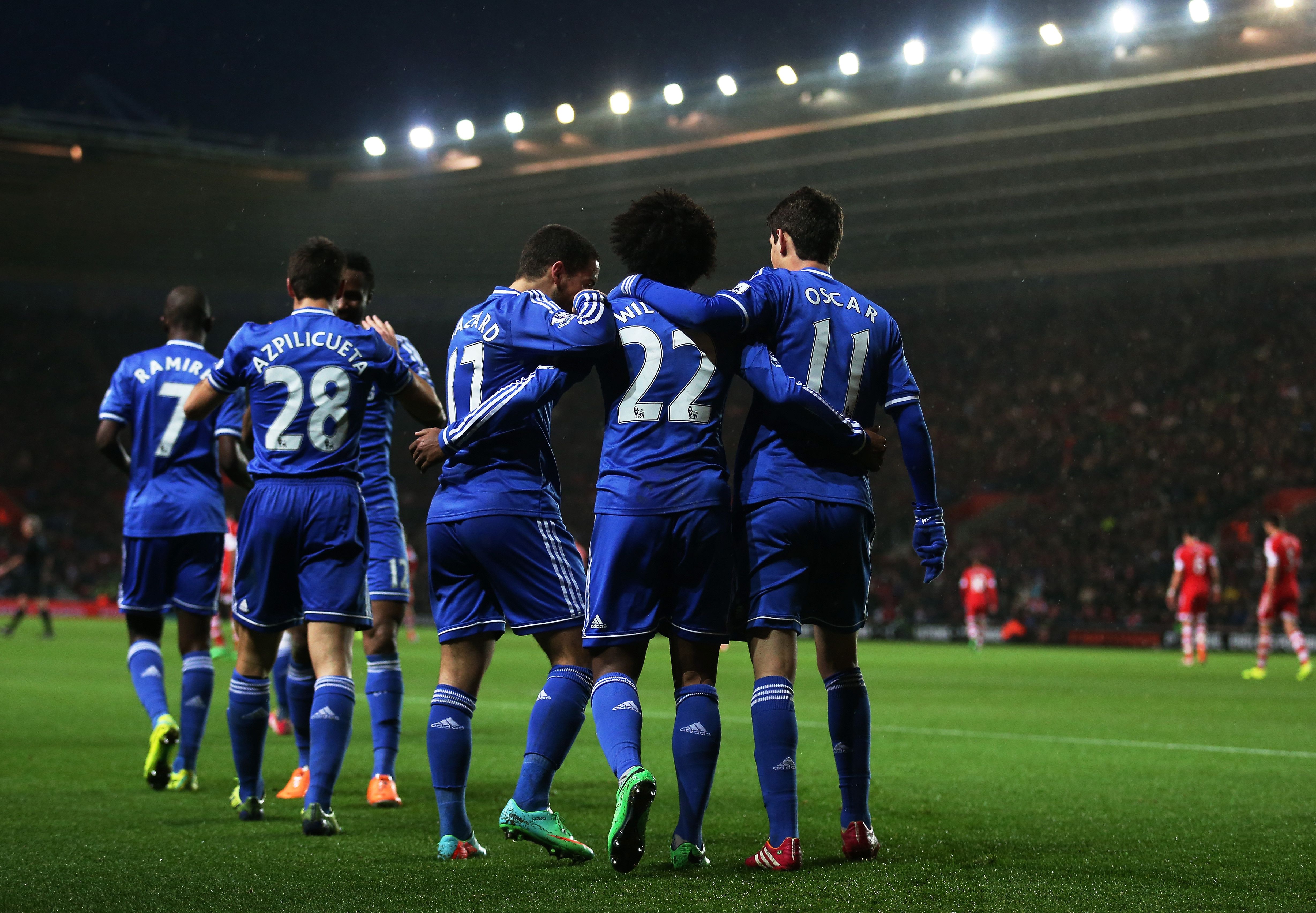 Chelsea FC, Fußballspieler, Torjubel, Stadion, Flutlicht, 4K, Laptop-Hintergrundbild