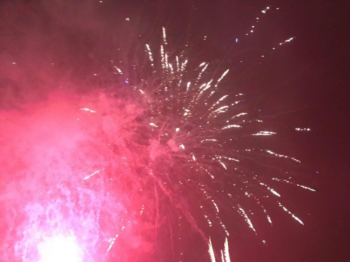 Feuerwerk, Pink, Rauch, Funken, Hintergrundbild für iPad und Tablet