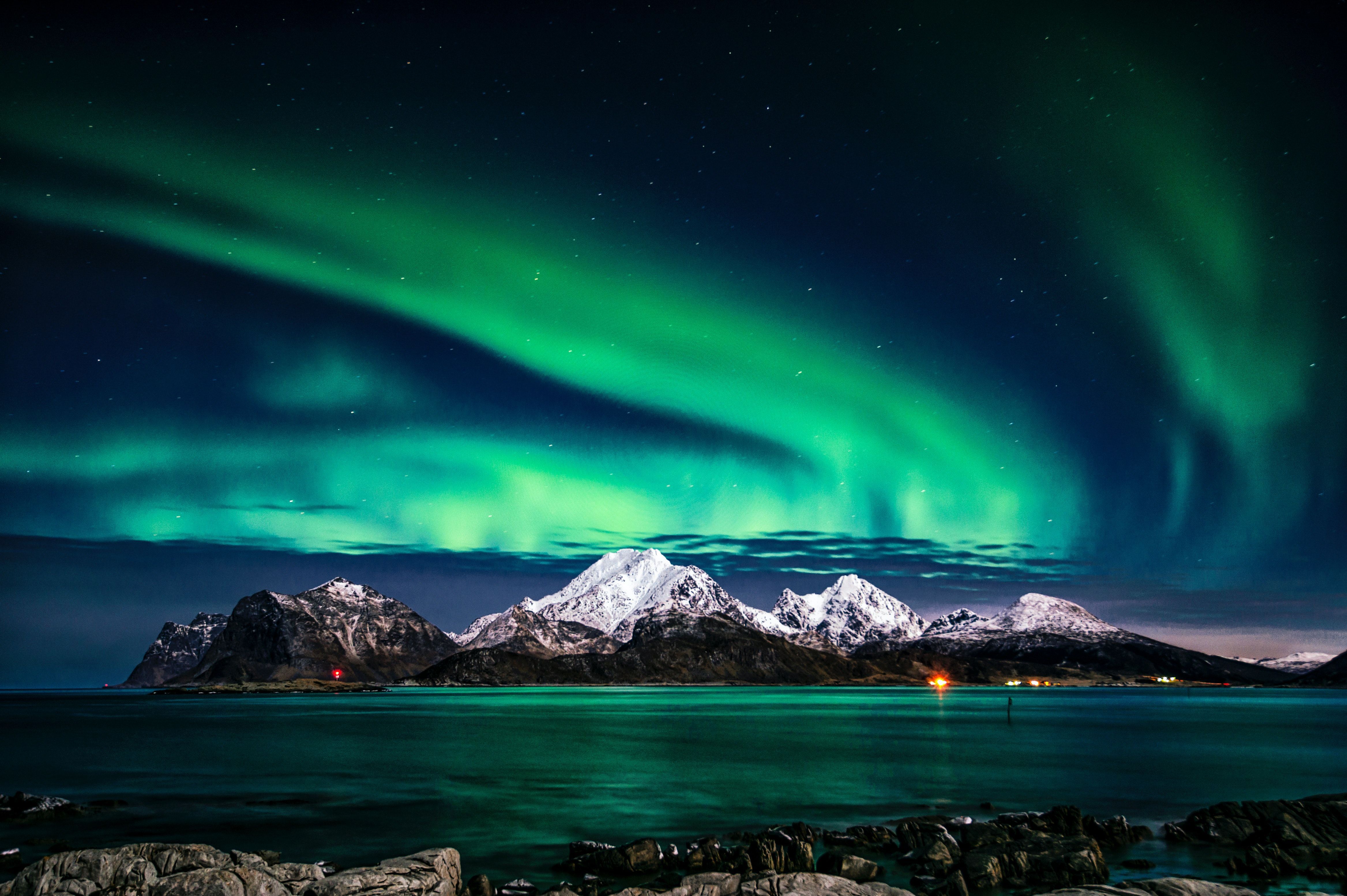 Polarlicht, Schneeberge, Meer, Nacht, Grün, 4K, Hintergrund für den Desktop