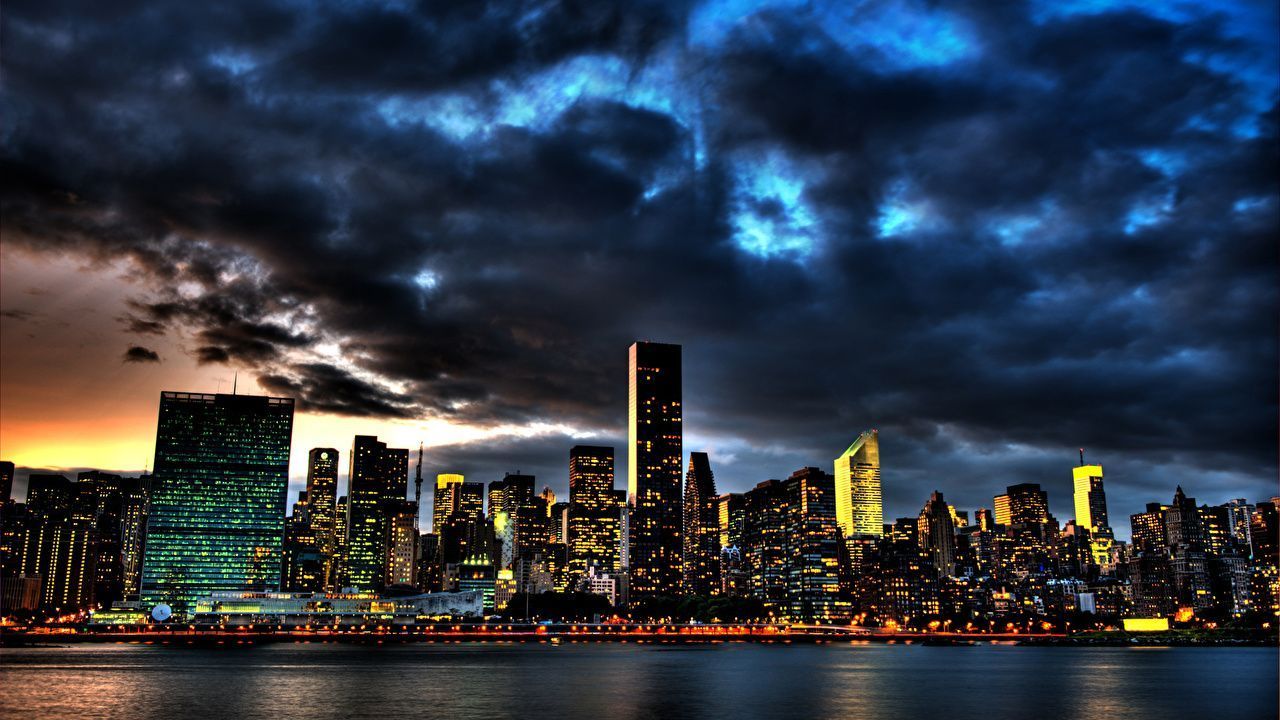 Skyline, Stadt bei Nacht, Gewitterwolken, Hochhäuser, Lichter, HD, PC-Hintergrundbild