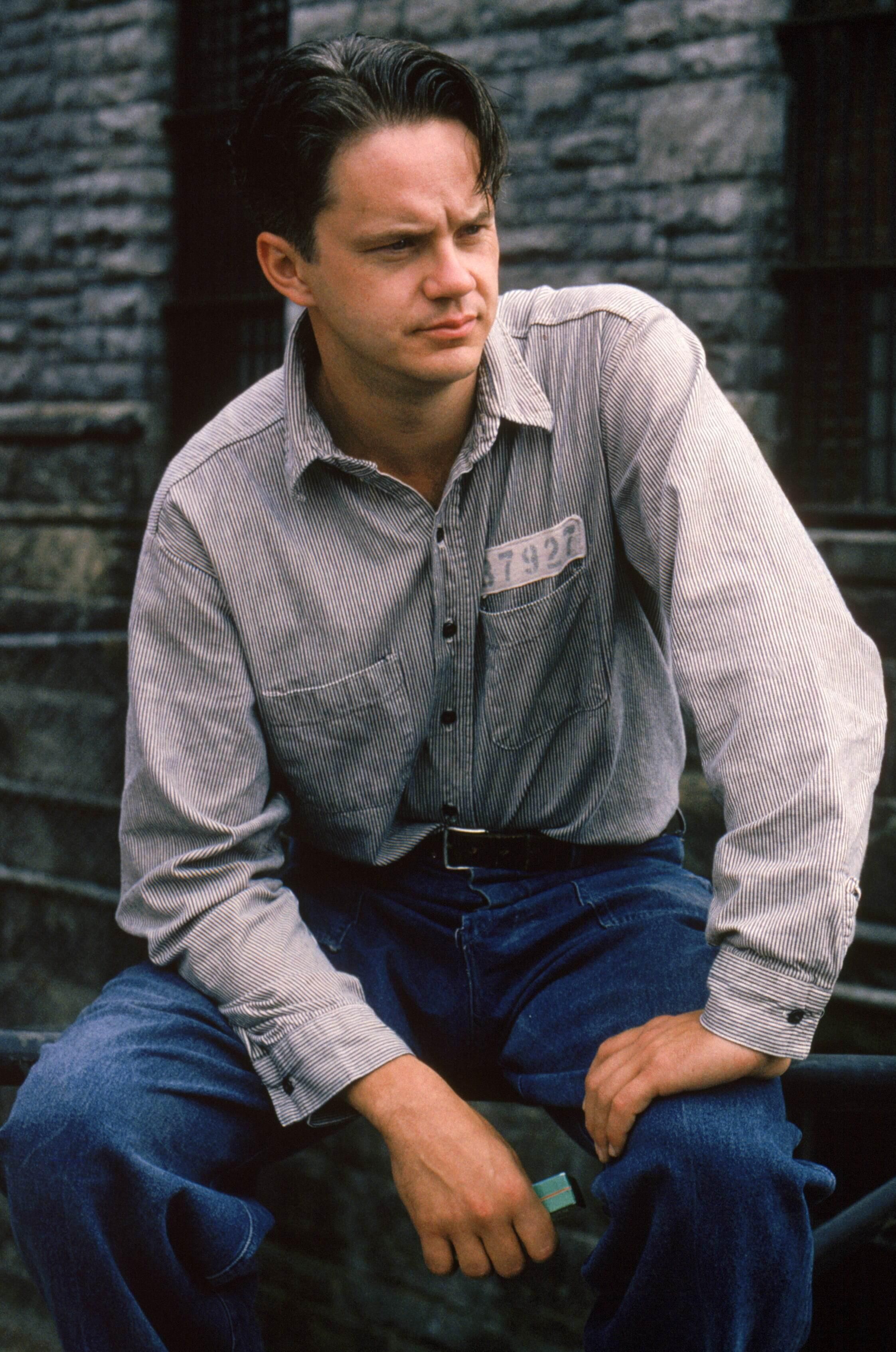 Andy Dufresne, Tim Robbins, Die Verurteilten, Häftlingskleidung, Steinmauer, Handy-Hintergrundbild
