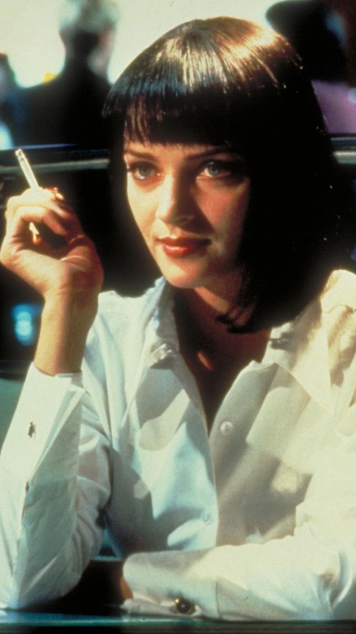 Mia Wallace, Uma Thurman, Pulp Fiction, Zigarette, Weiße Bluse, Full HD, iPhone-Hintergrundbild