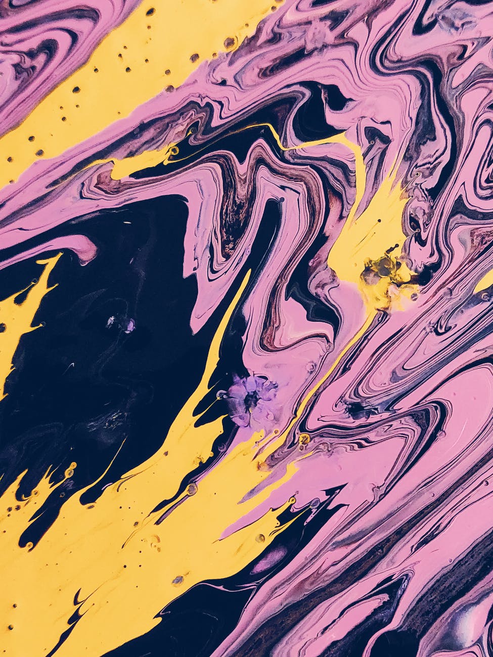 Flüssige Kunst, Abstrakt, Pink, Gelb, Dunkelblau, Marmormuster, Sperrbildschirm fürs iPhone 18 Pro