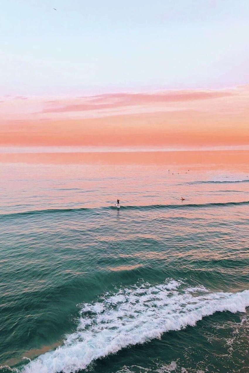Meer, Wellen, Rosa Himmel, Sonnenuntergang, Surfer, HD, Handy-Hintergrund im Hochformat