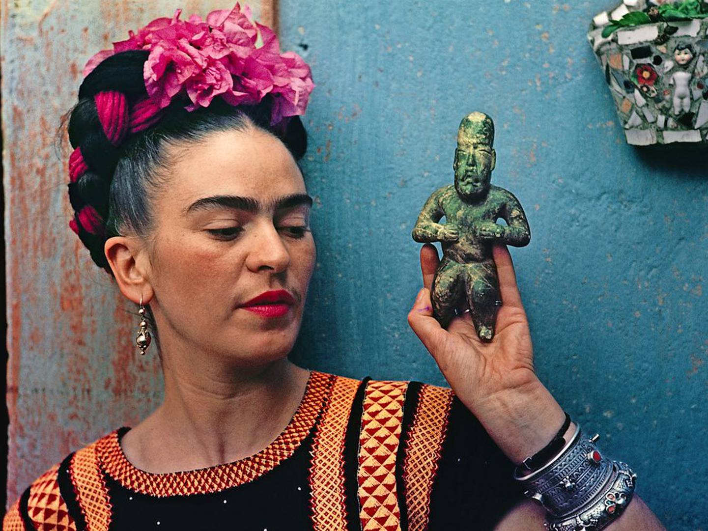 Frida Kahlo, Foto, Skulptur, Blauer Hintergrund, Malerin, Mexiko, HD Wallpaper