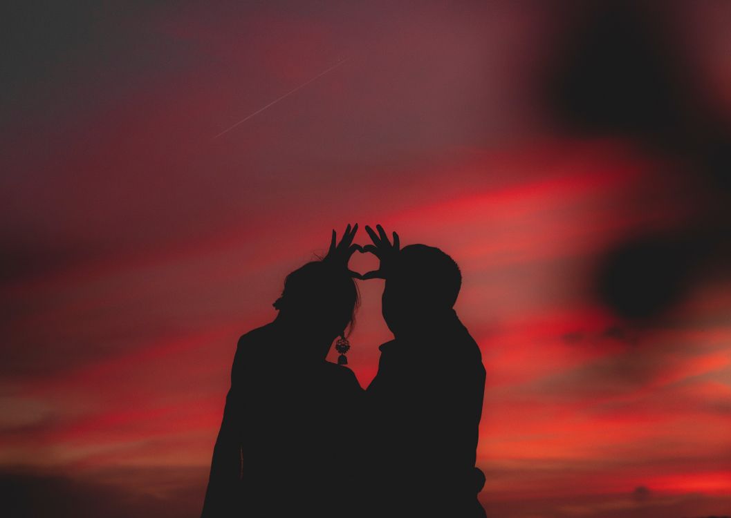 Paar, Silhouetten, Herzgeste, Roter Himmel, Romantik, Hintergrundbild