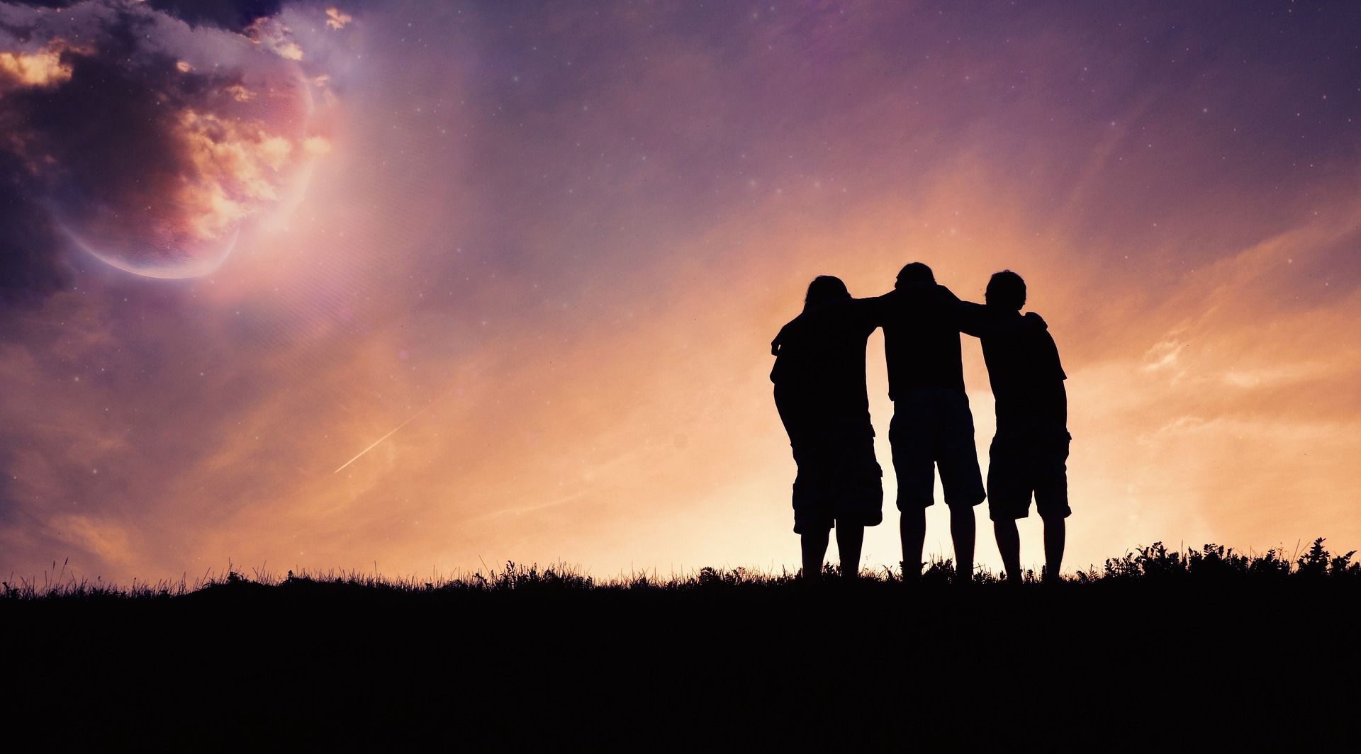 Freunde, Silhouetten, Umarmung, Sonnenuntergang, Planet, Hügel, Full HD, Laptop-Hintergrundbild