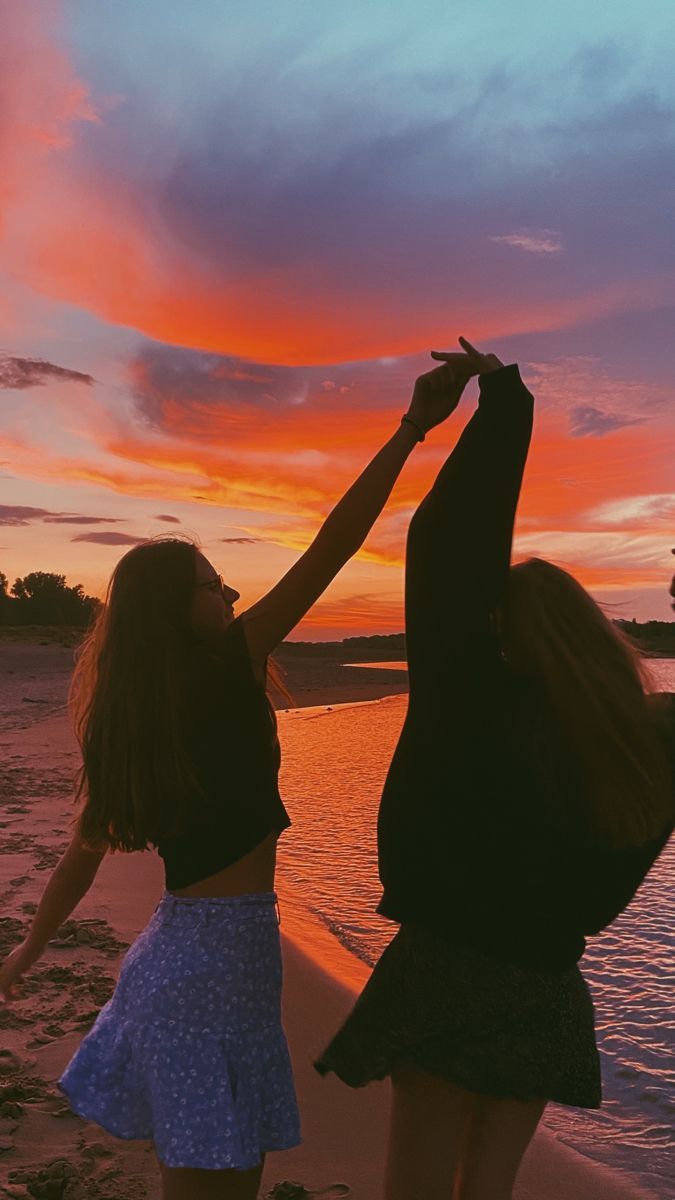 Freundinnen, Silhouetten, Sonnenuntergang, Abendrot, Tanzen, Sperrbildschirm fürs iPhone