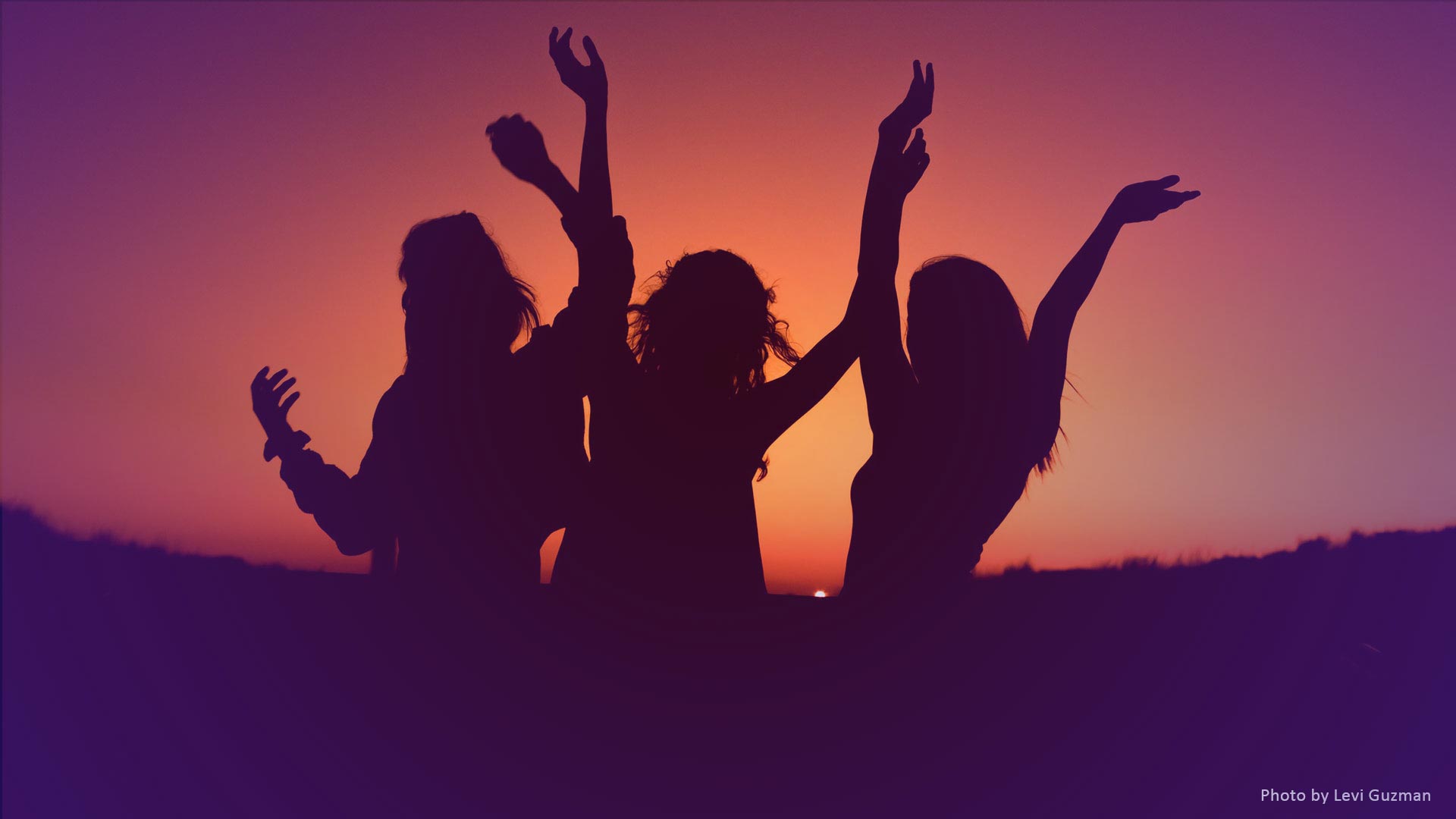 Freundinnen, Silhouetten, Jubel, Sonnenuntergang, Lila Himmel, Full-HD-Hintergrundbild für PC