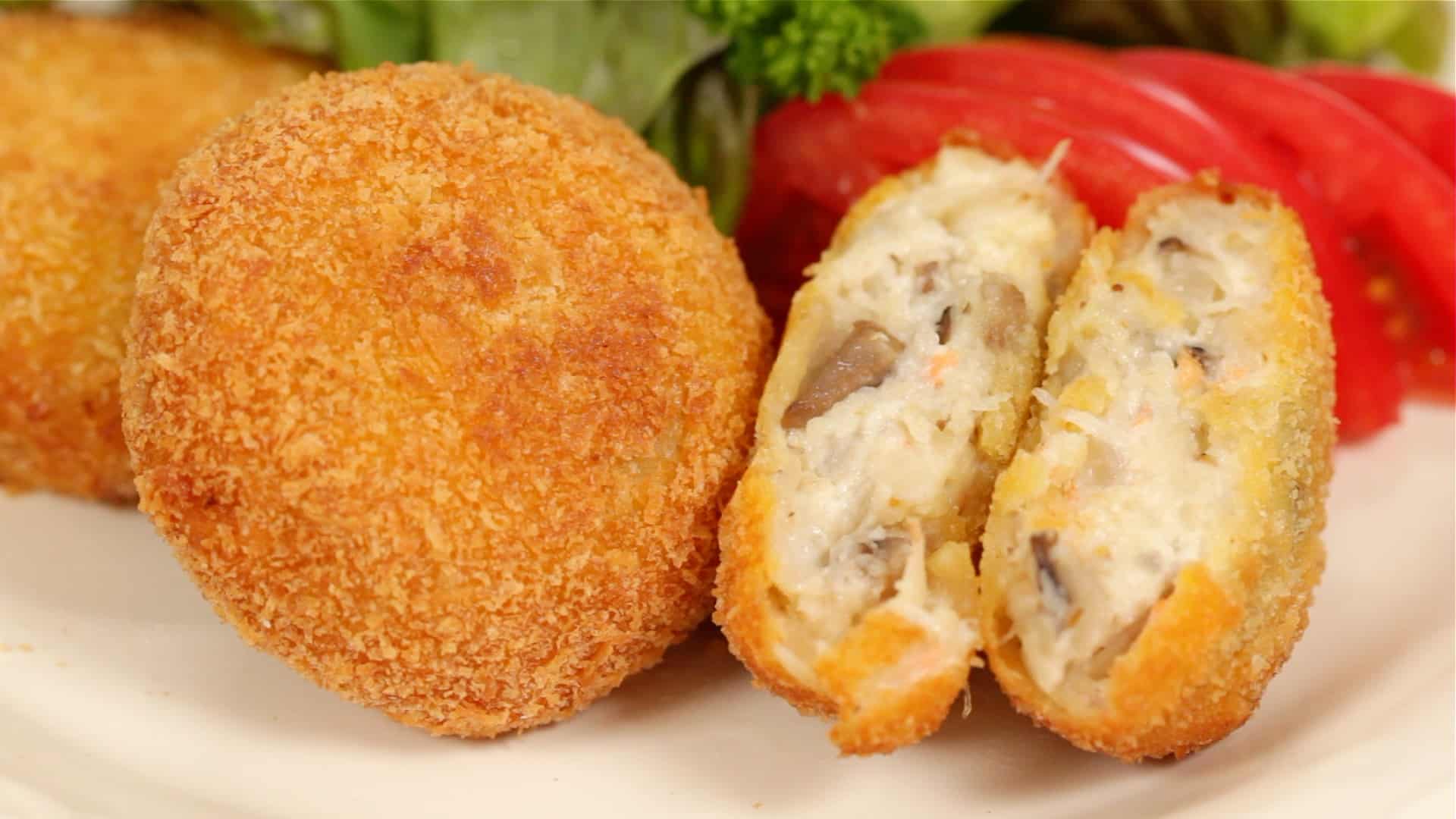Korokke, Rahmkroketten, Pilzfüllung, Querschnitt, Tomaten, Japanische Küche, 1080p Wallpaper