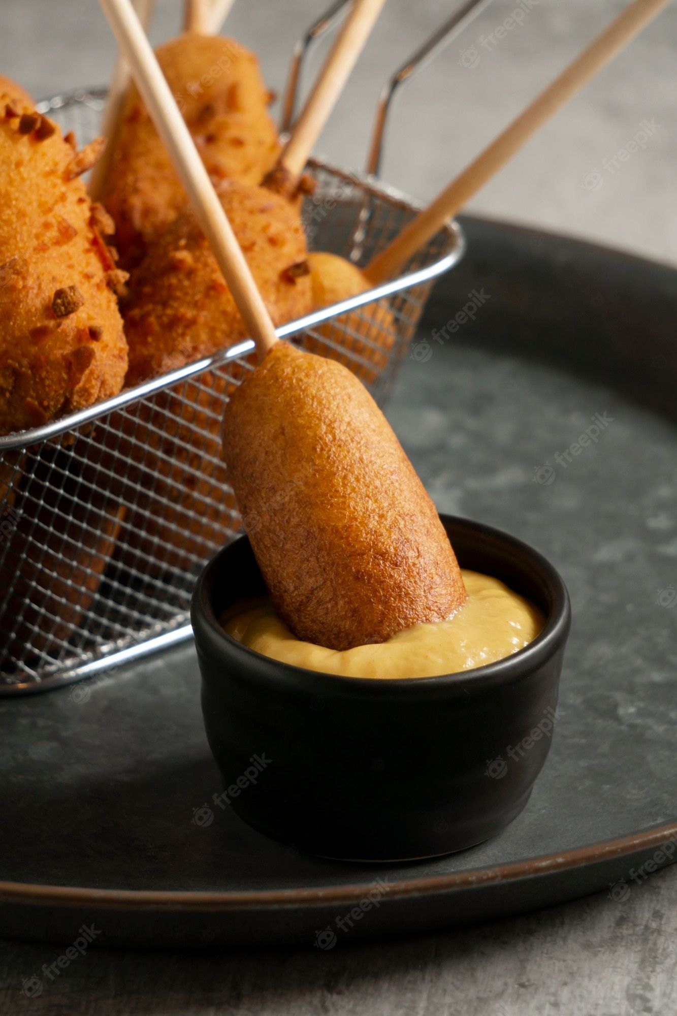 Corndog, Holzspieße, Frittierkorb, Senfsauce, Snack, Full HD, Sperrbildschirm fürs iPhone