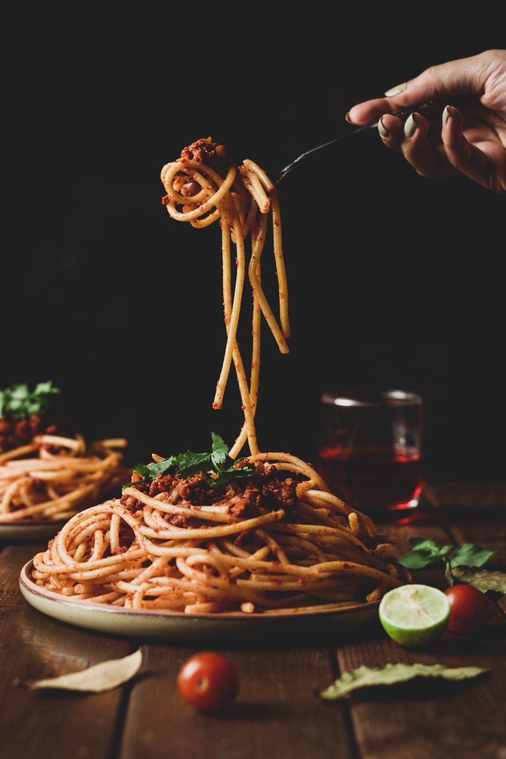Spaghetti, Gabel, Schwebend, Dunkel, HD, Hintergrundbild fürs Handy