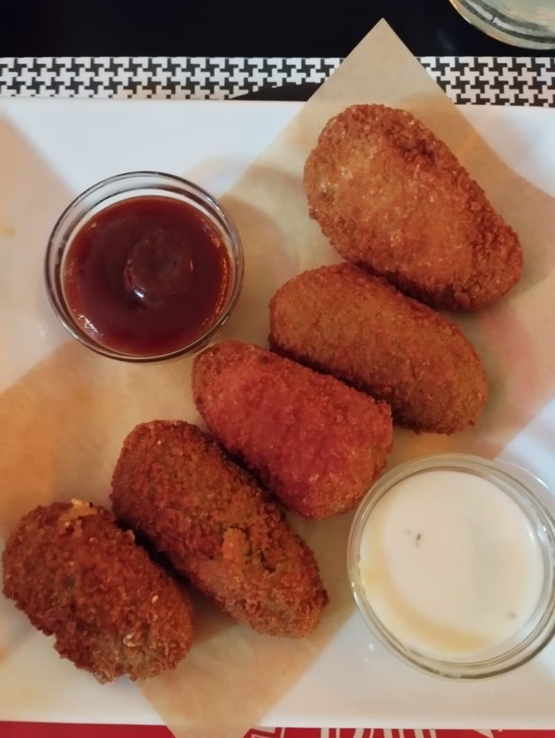 Kroketten, Ketchup, Mayonnaise, Dips, Vogelperspektive, Snack, Hintergrundbild fürs Tablet