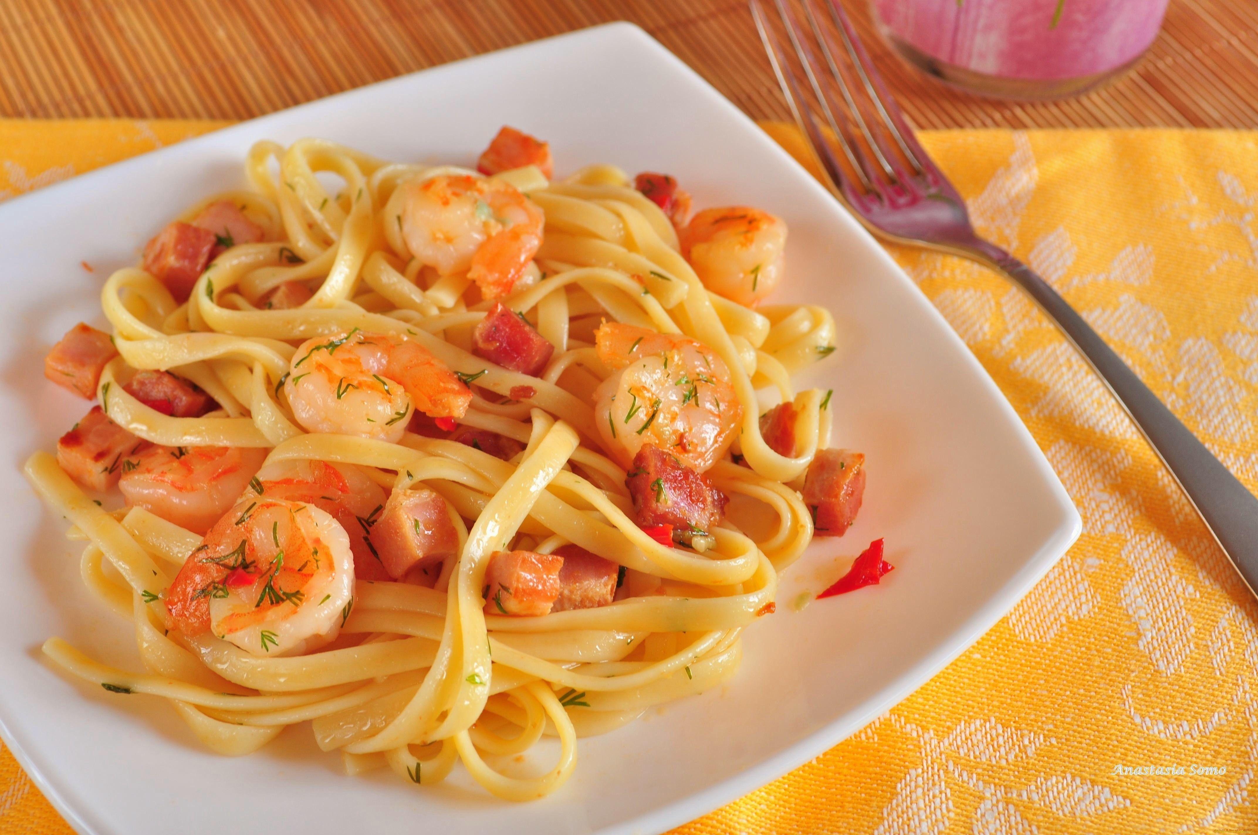 Tagliatelle, Garnelen, Teller, Gabel, Gelb, 4K, Hintergrundbild für den PC