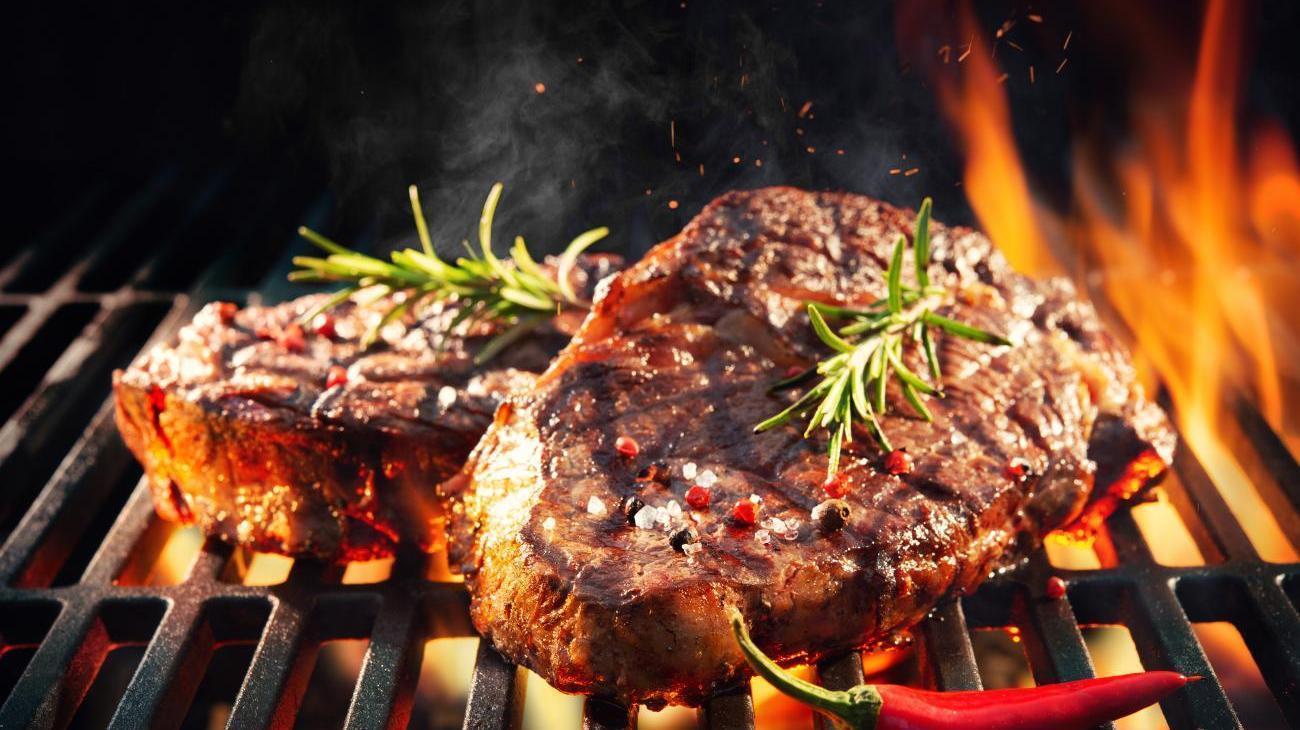 Steaks, Grill, Flammen, Rosmarin, Chili, Barbecue, HD, Desktop-Hintergrund für Windows