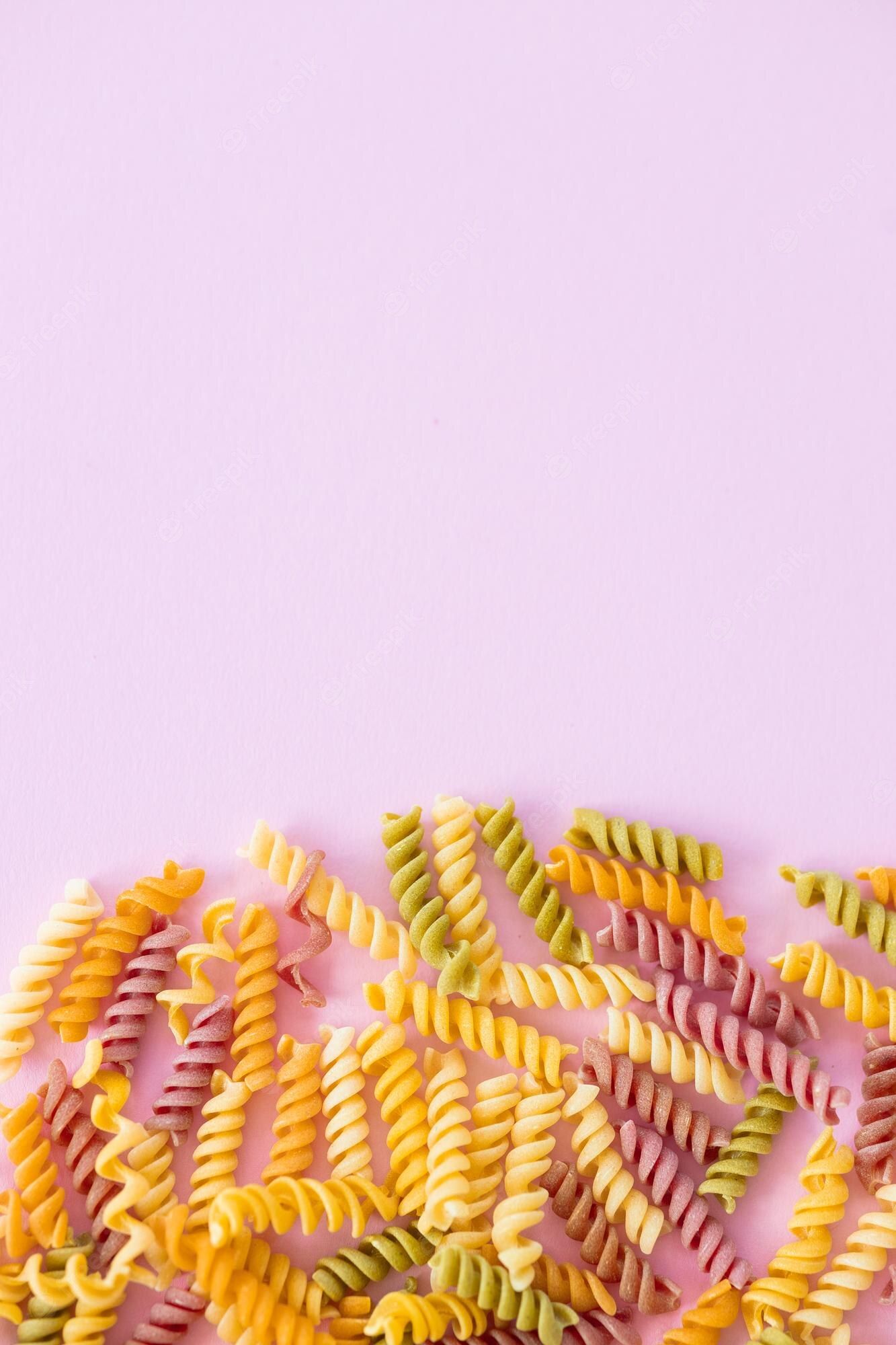 Fusilli, Bunte Nudeln, Flieder, Minimalistisch, Full HD, Handy-Hintergrund im Hochformat