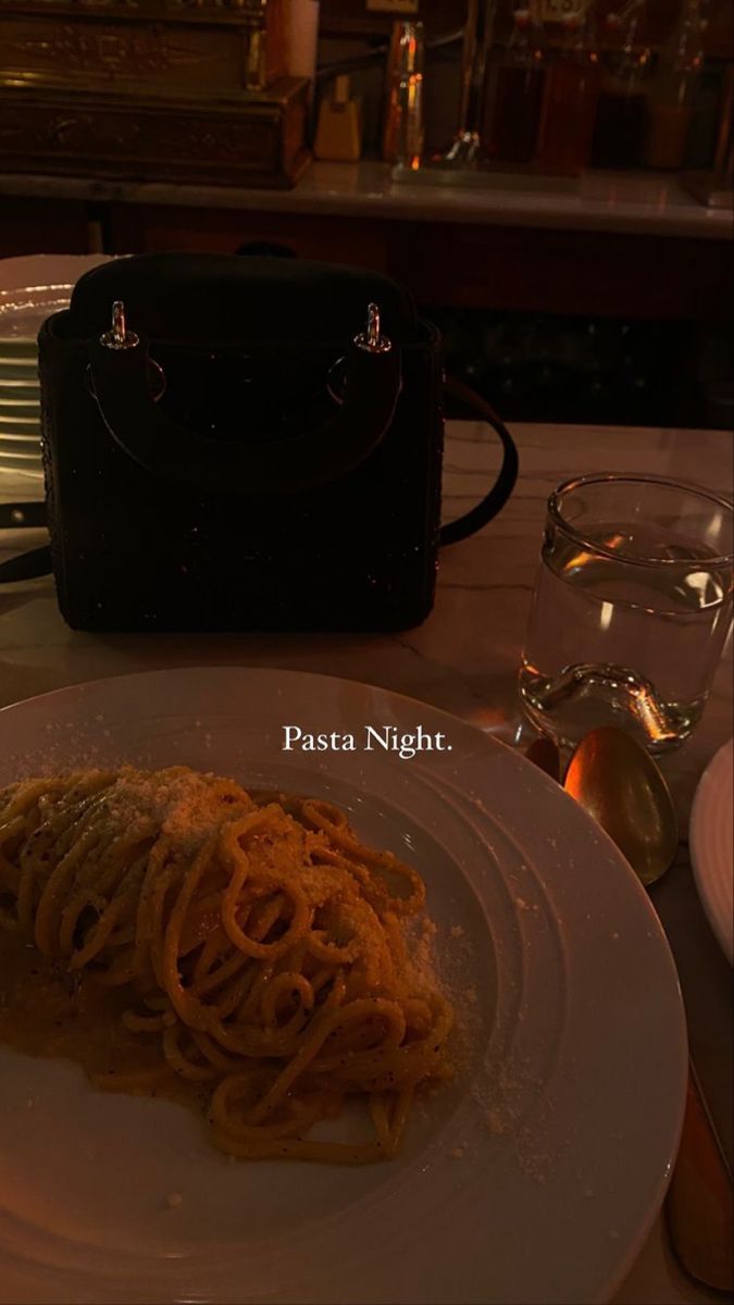 Pasta Night, Teller, Restaurant, Dunkel, Hintergrundbild für iPhone und Android