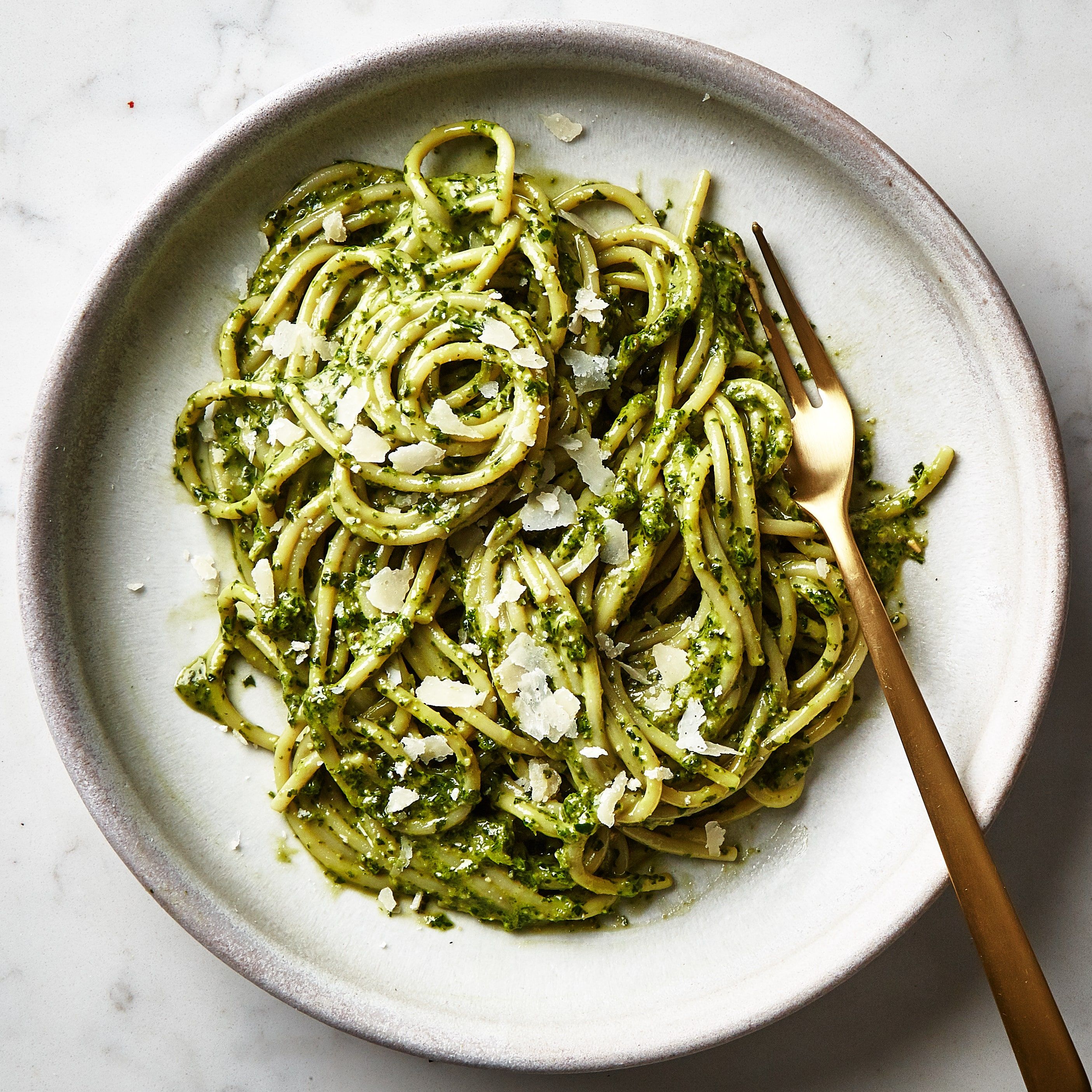 Pasta mit Pesto, Linguine, Gabel, Schüssel, 2K, iPad-Hintergrundbild