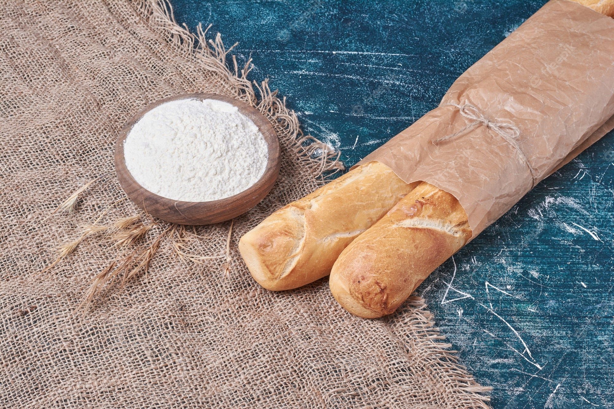 Baguette, Mehlschale, Jute, Brot, Blaues Holz, Full HD, Desktop-Hintergrund für Windows