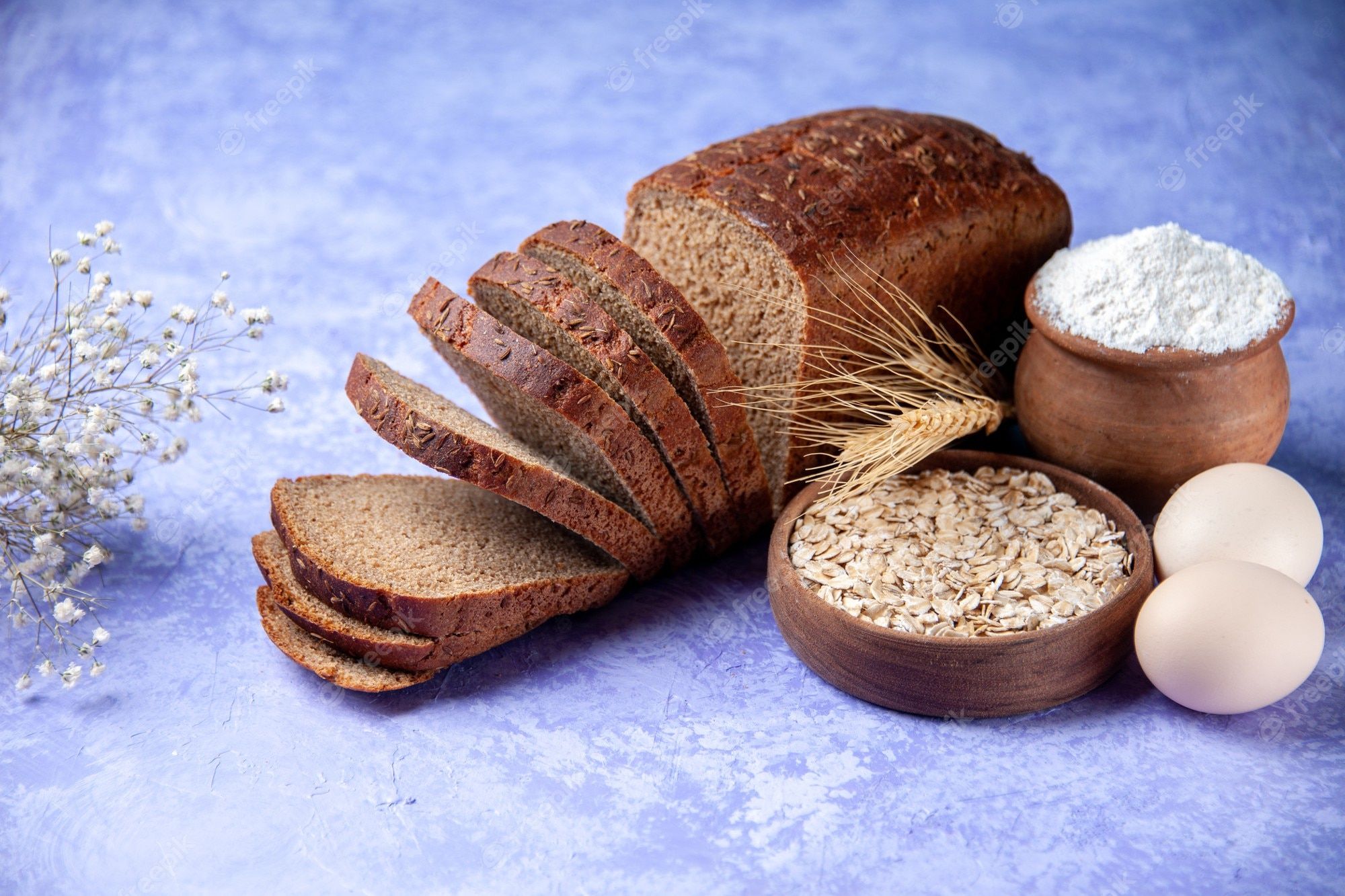 Roggenbrot, Brotscheiben, Haferflocken, Eier, Lila Hintergrund, Full HD Wallpaper