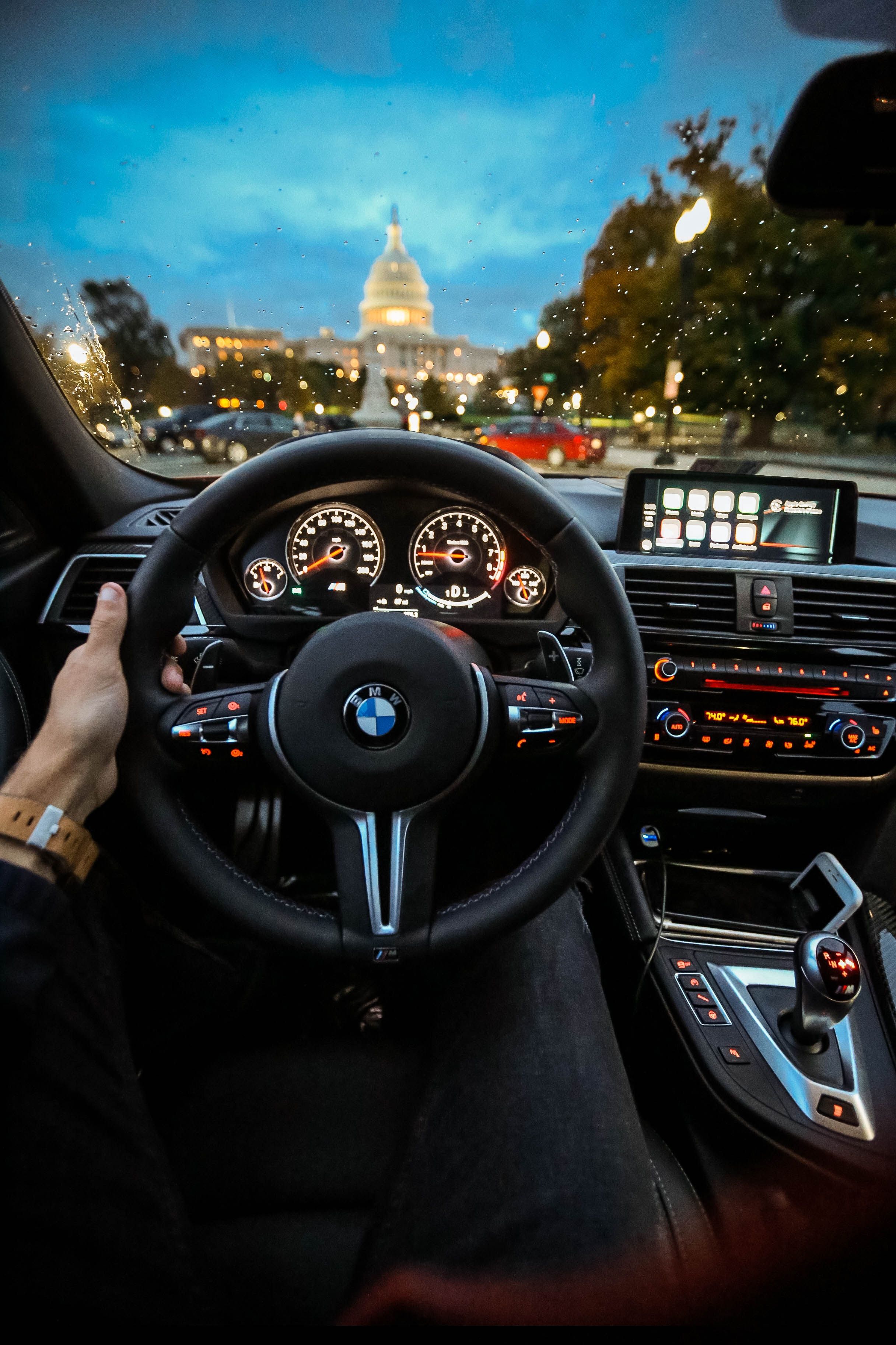 BMW, Cockpit, Lenkrad, Kapitol, Washington, D.C., Fahrerperspektive, QHD+, Handy-Hintergrundbild