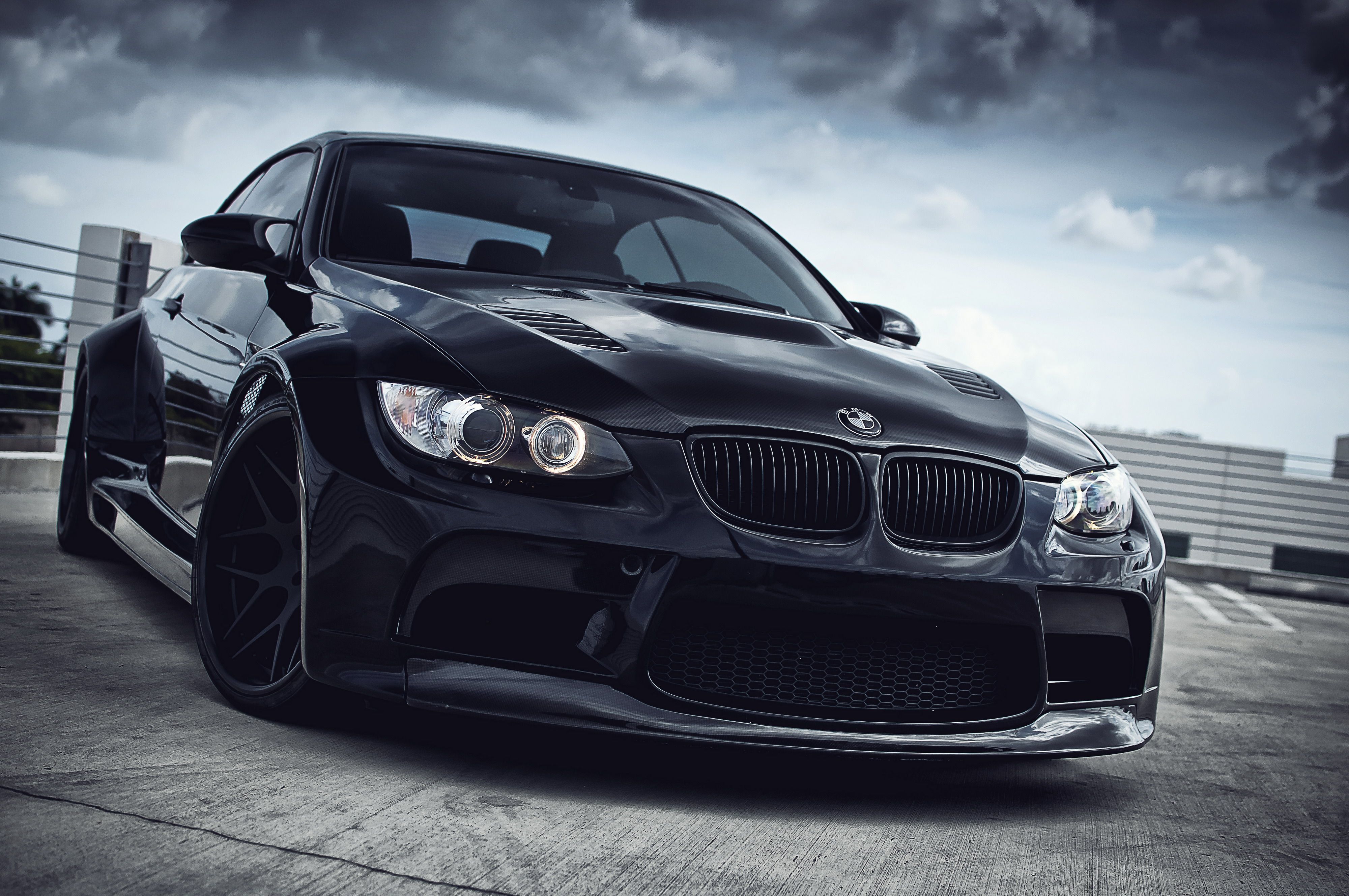BMW M3 E92, Schwarzer Sportwagen, Tuning, Wolken, Parkdeck, 4K, PC-Hintergrundbild