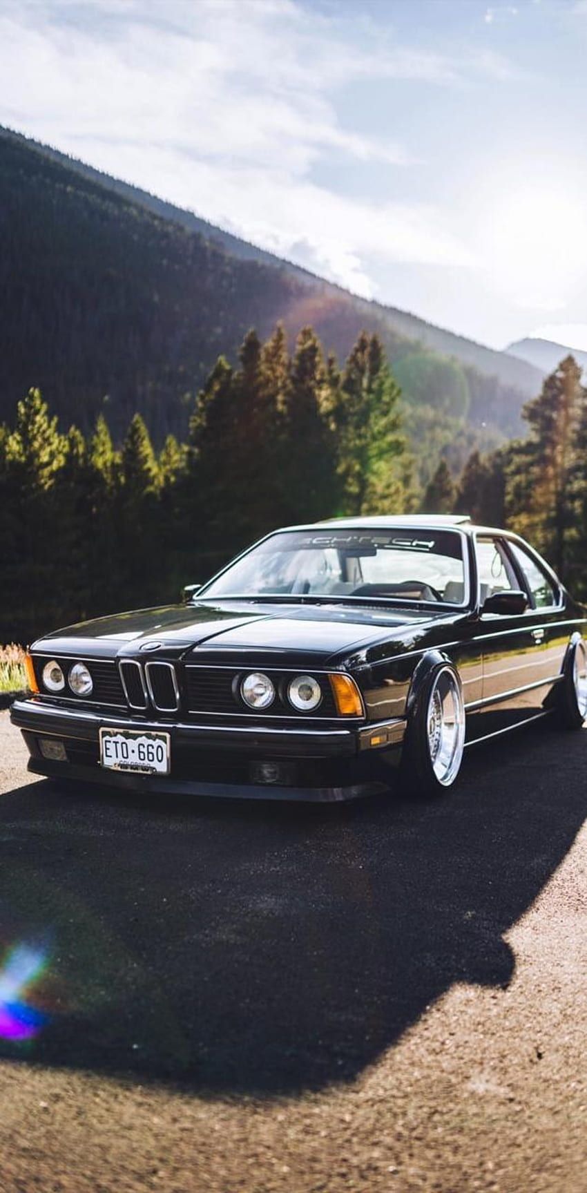BMW E24, BMW 6er, Oldtimer, Schwarzes Coupé, Berge, Wald, Sperrbildschirm fürs iPhone