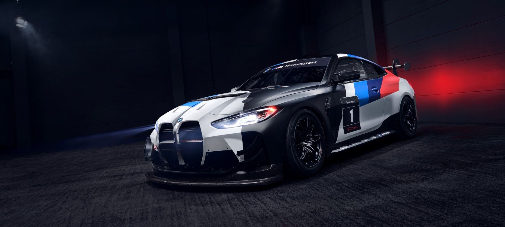 BMW M4 GT4, Rennwagen, BMW M Motorsport, Rote Beleuchtung, Dunkel, HD-Hintergrundbild für PC