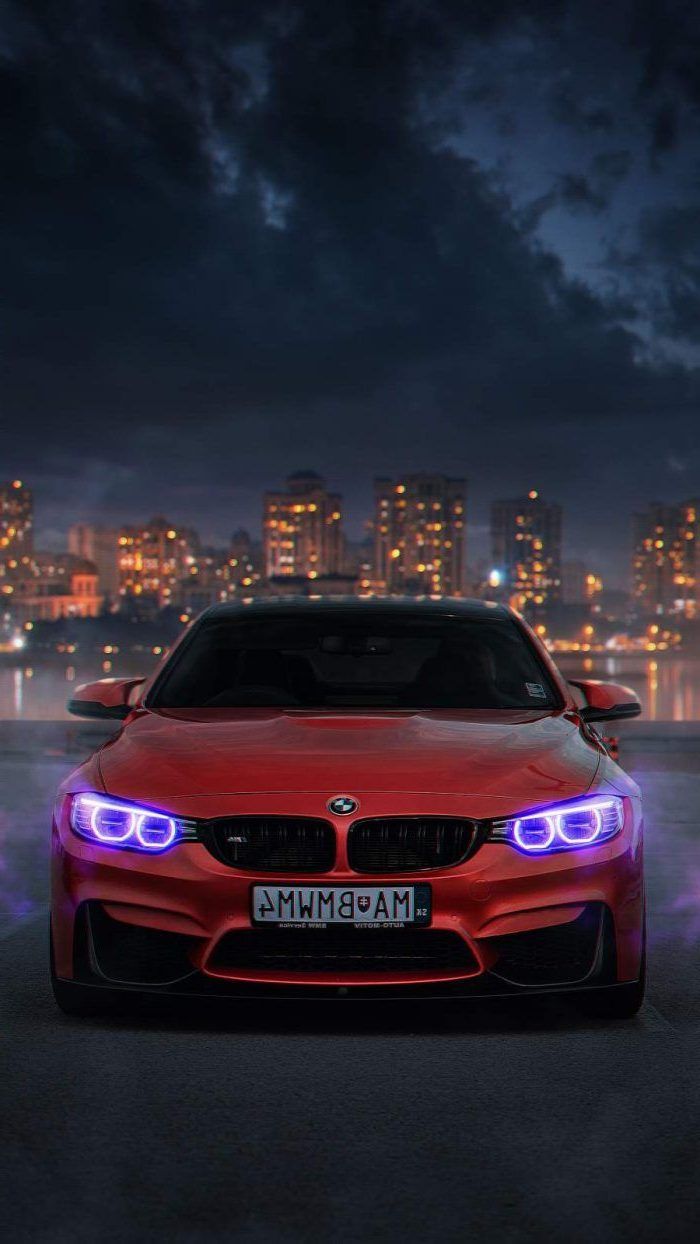 BMW M4, Roter Sportwagen, Skyline, Nacht, Blaue Angel Eyes, Hintergrundbild fürs Handy