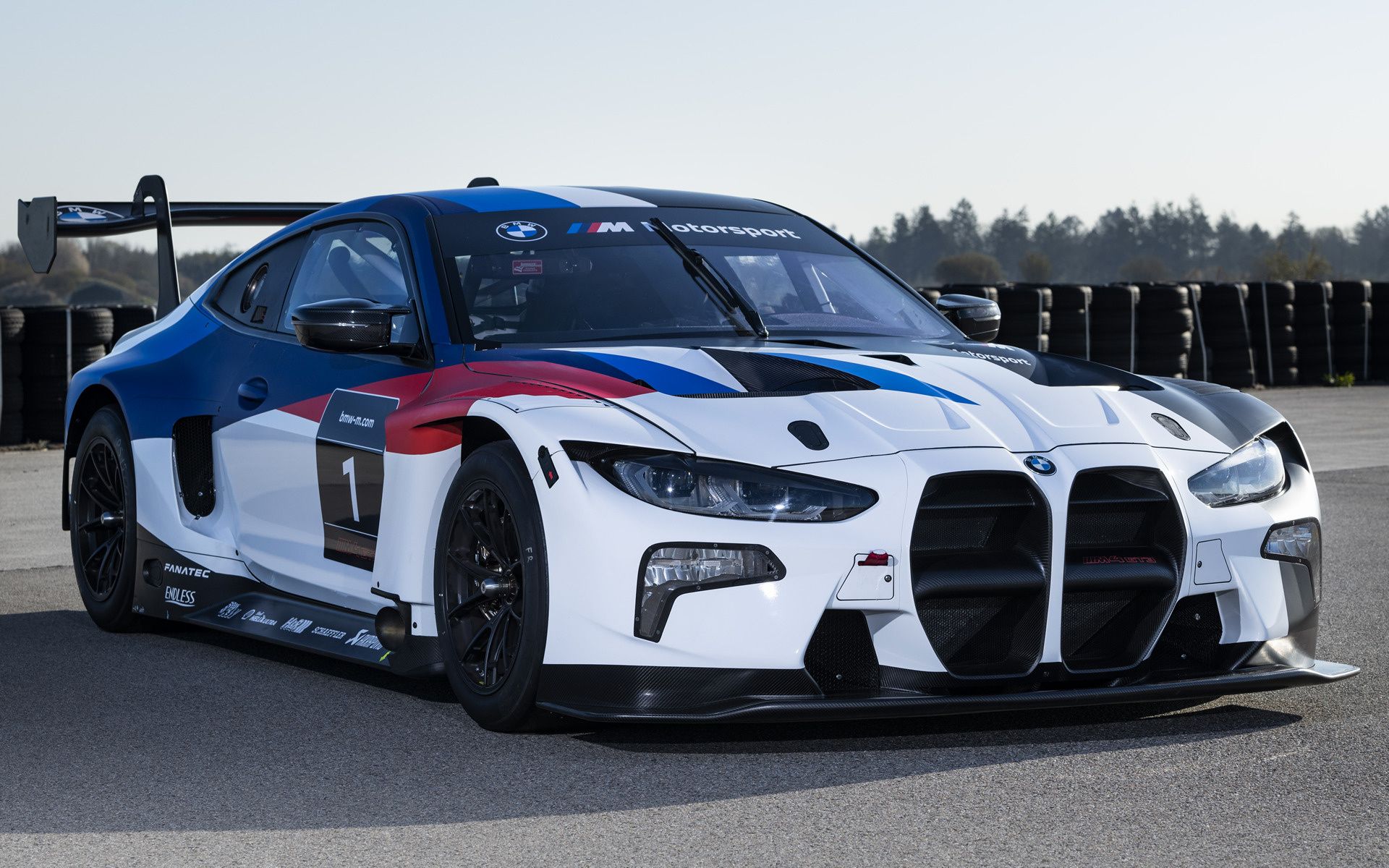 BMW M4 GT3, Rennwagen, BMW M Motorsport, Startnummer 1, Boxengasse, Full HD, Desktop-Hintergrund