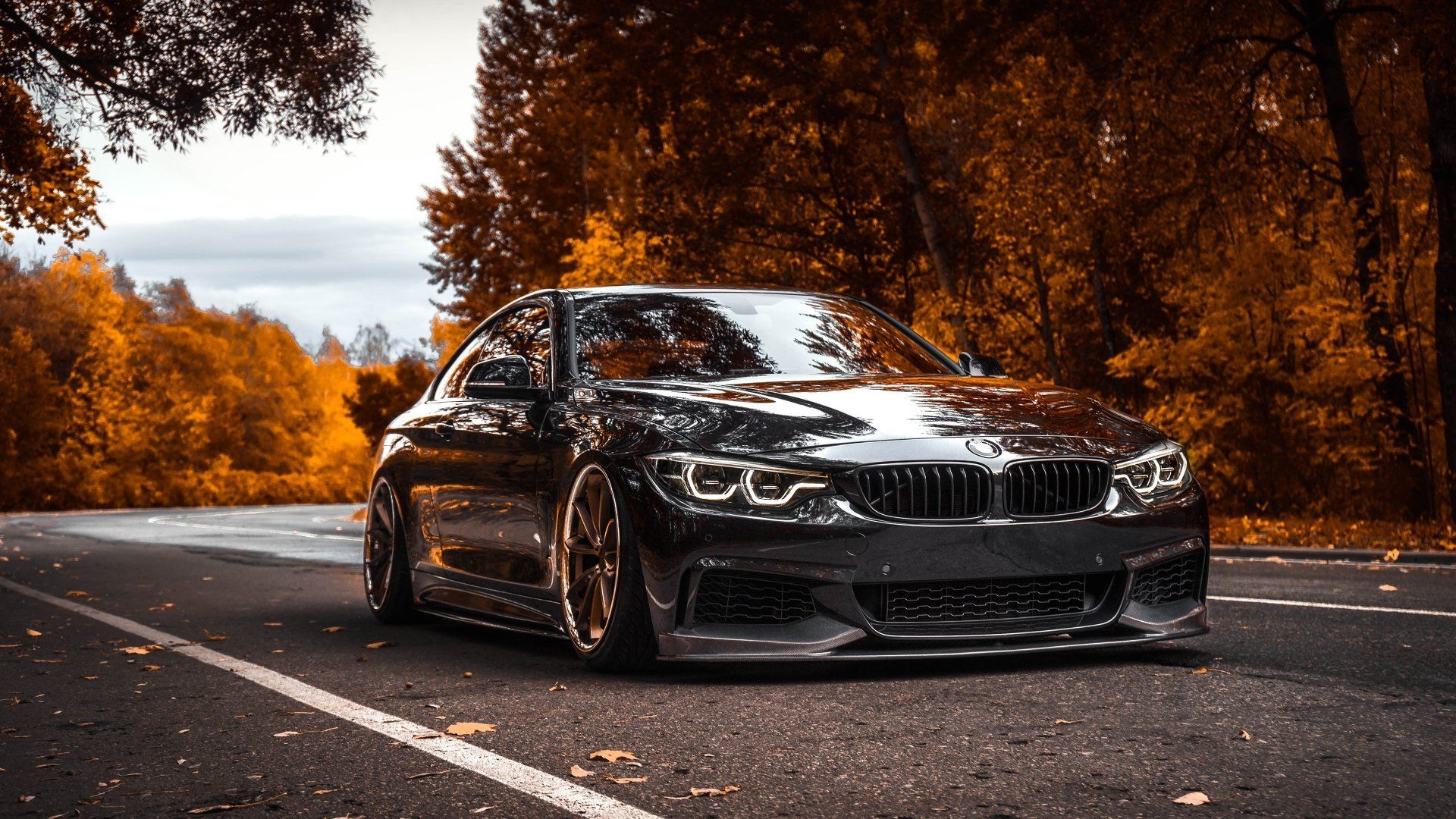 BMW 4er, Schwarzes Coupé, Herbstwald, Herbst, Straße, Full HD 1080p, Desktop-Hintergrundbild