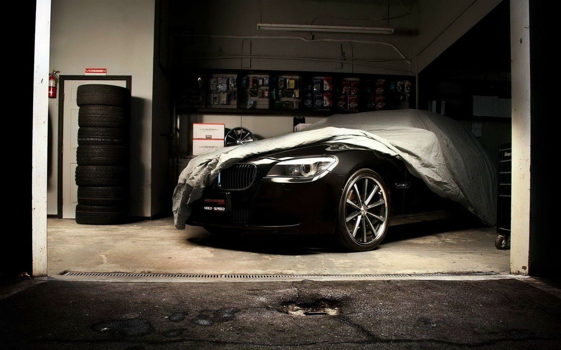 BMW, Abdeckplane, Garage, Reifen, Dunkel, HD, Hintergrund für den Desktop