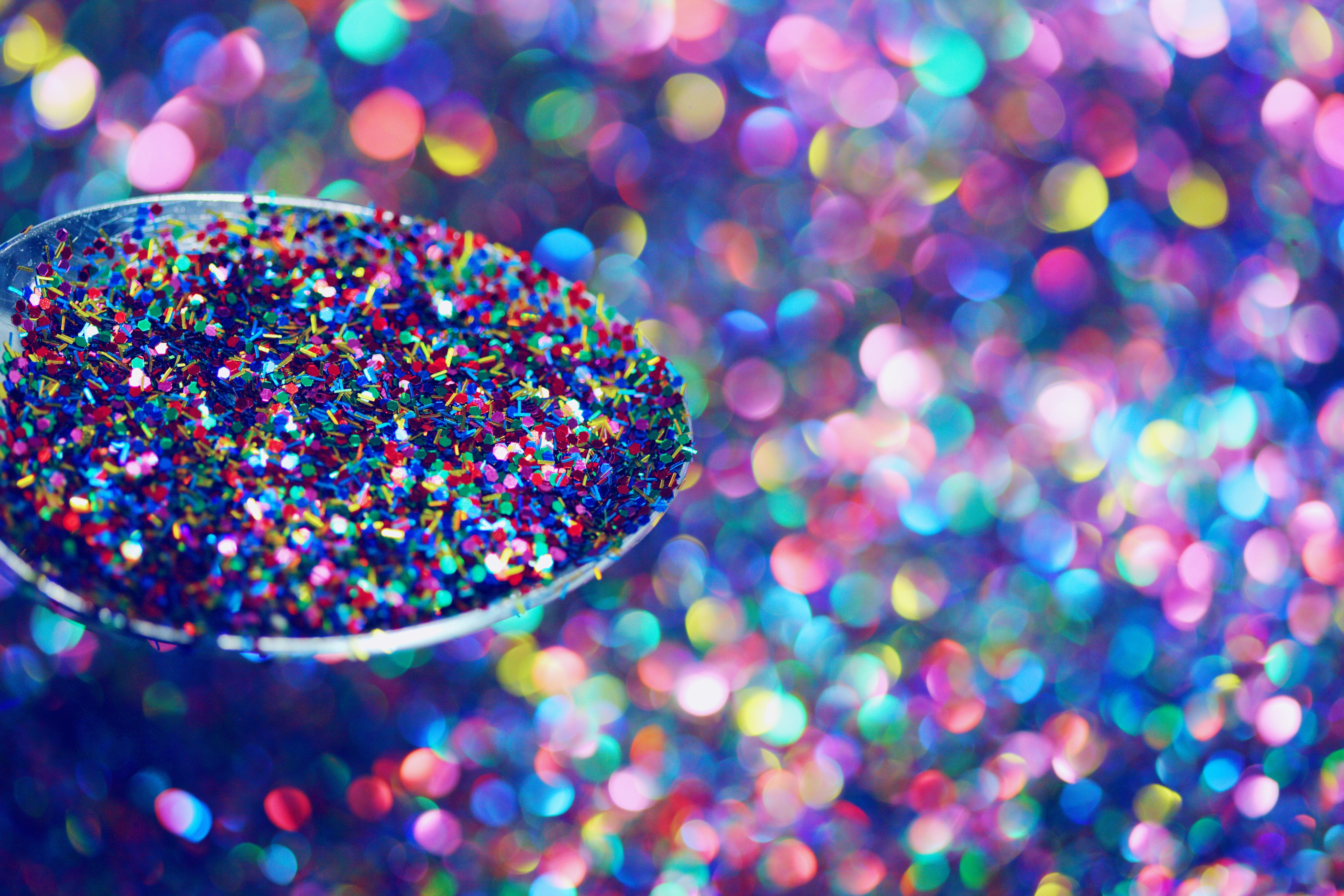 Bunter Glitzer, Löffel, Bokeh, Nahaufnahme, Pailletten, 5K, Hintergrundbild für den PC