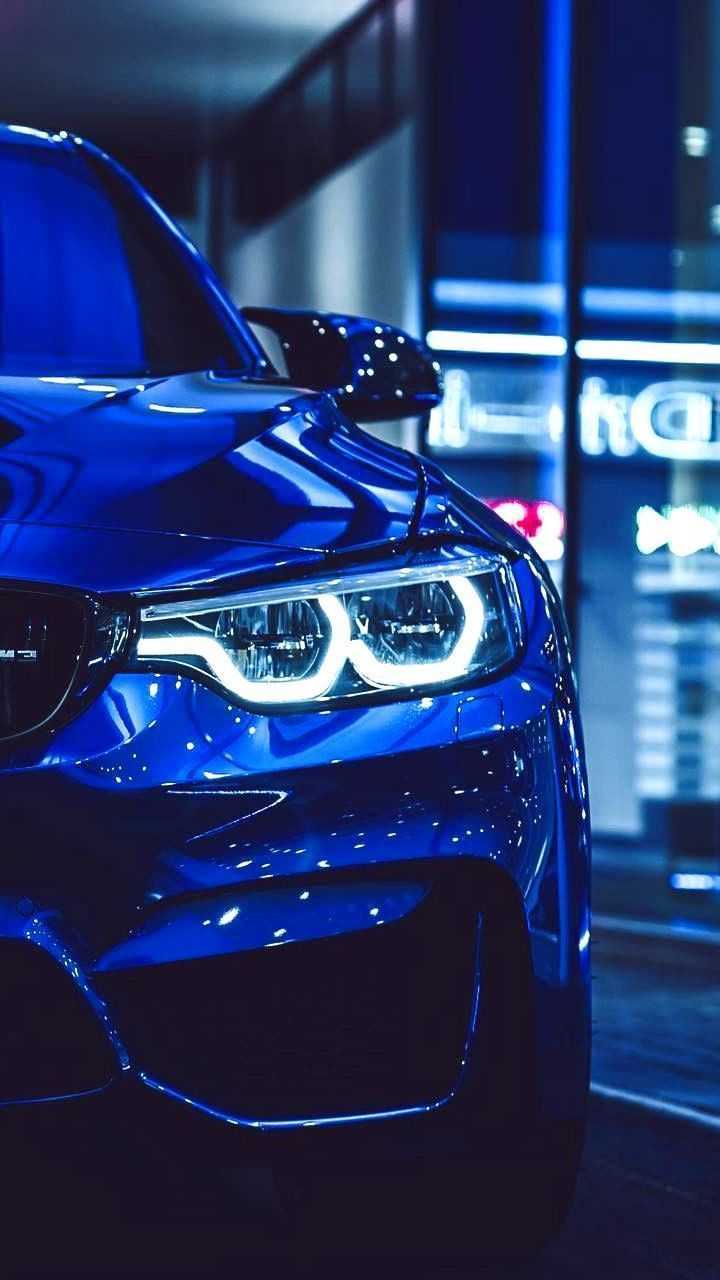 BMW M4, Blaues Auto, Angel Eyes, Nahaufnahme, Nacht, HD, Handy-Hintergrund im Hochformat